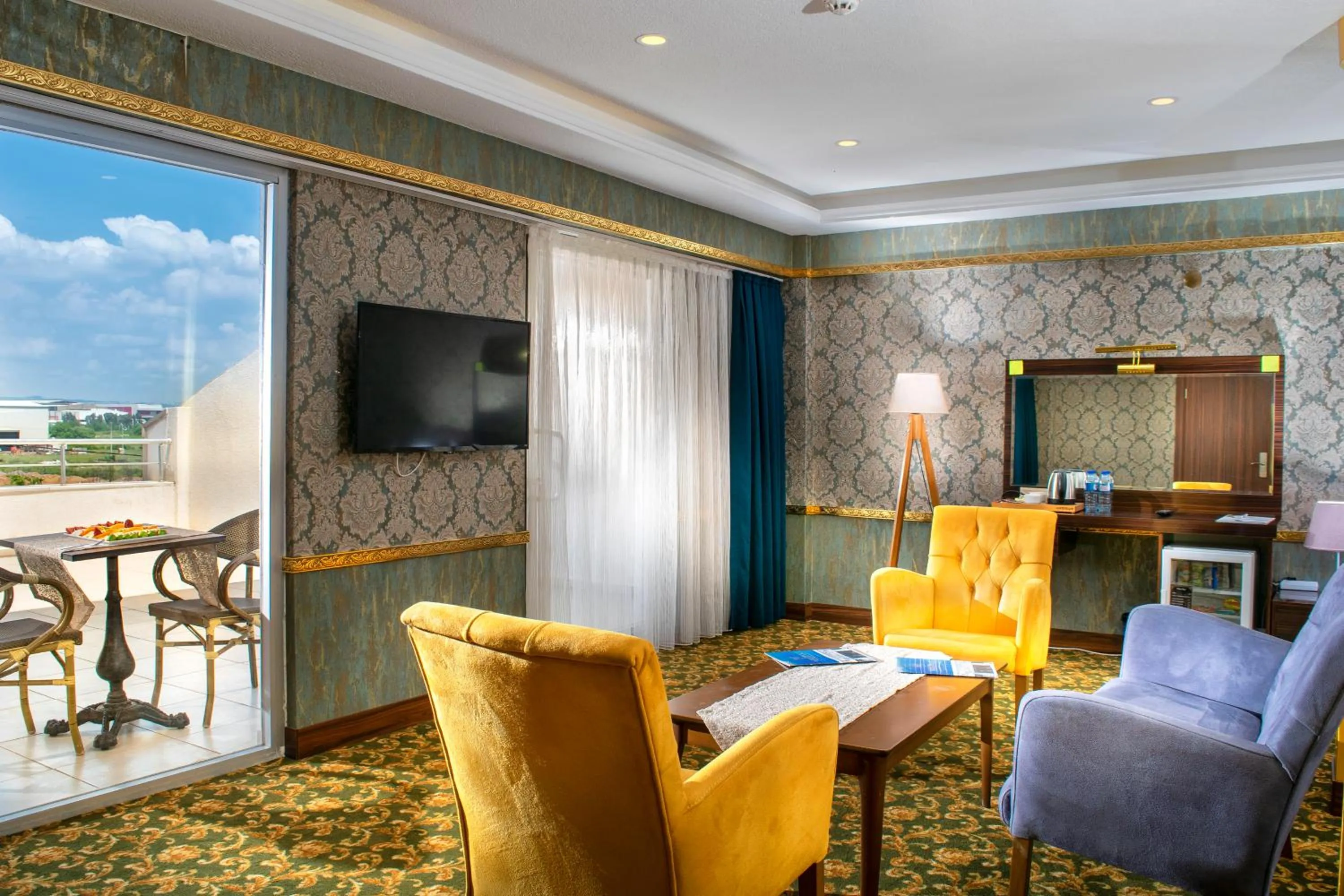 Communal lounge/ TV room in MARINN DELUXE HOTEL