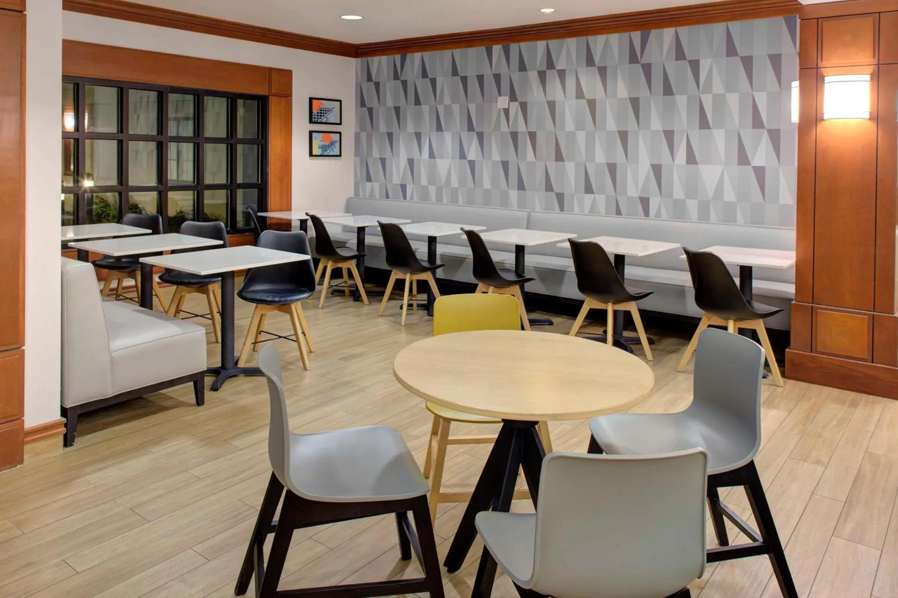 Restaurant/places to eat in Hyatt House Boston/Burlington Restaurant/places to eat in Hyatt House Boston/Burlington