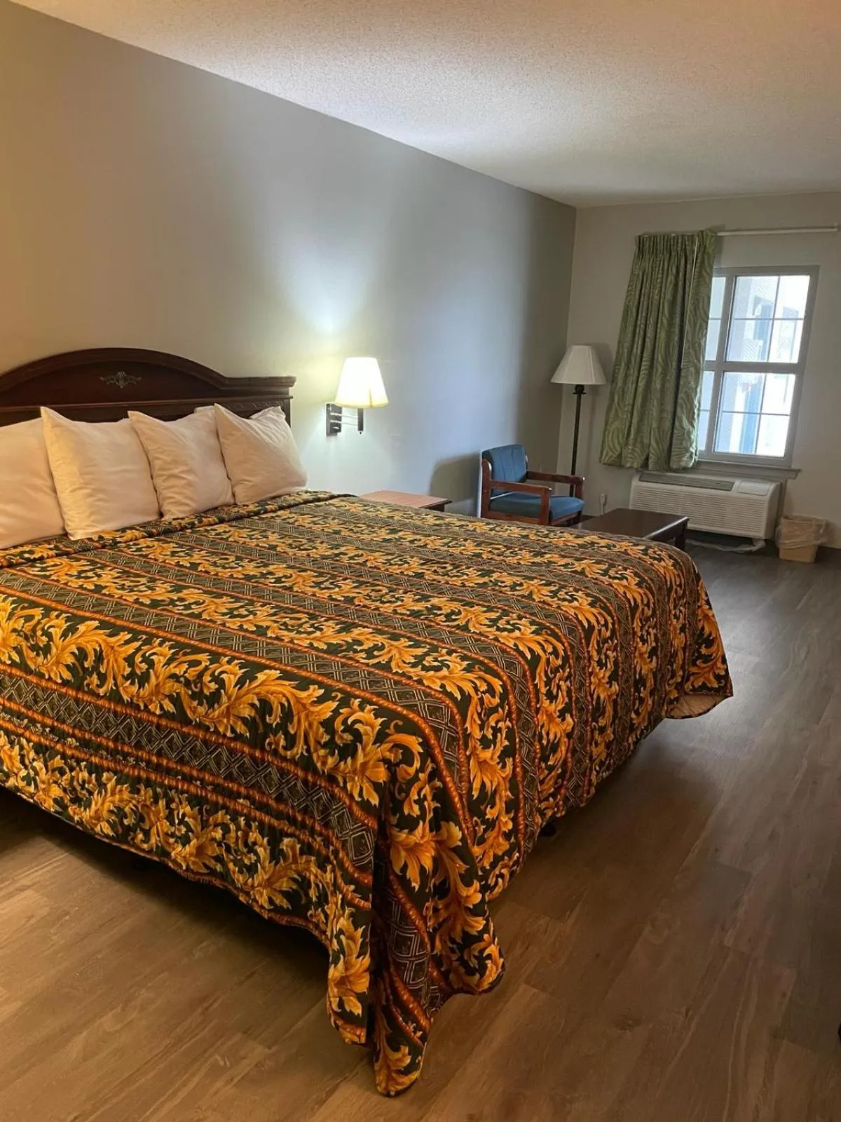 Bed in Americas Best Value Inn & Suites Slidell