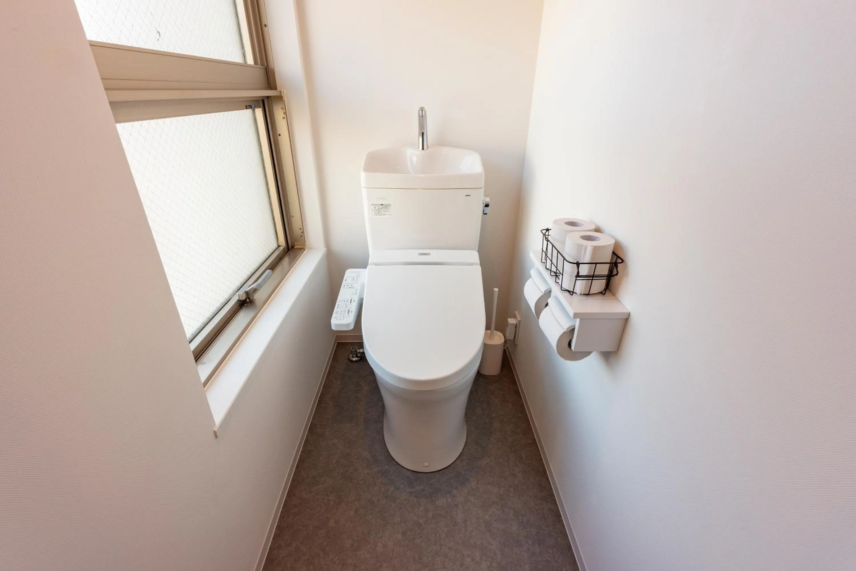 Toilet in &AND HOSTEL MINAMISENJU