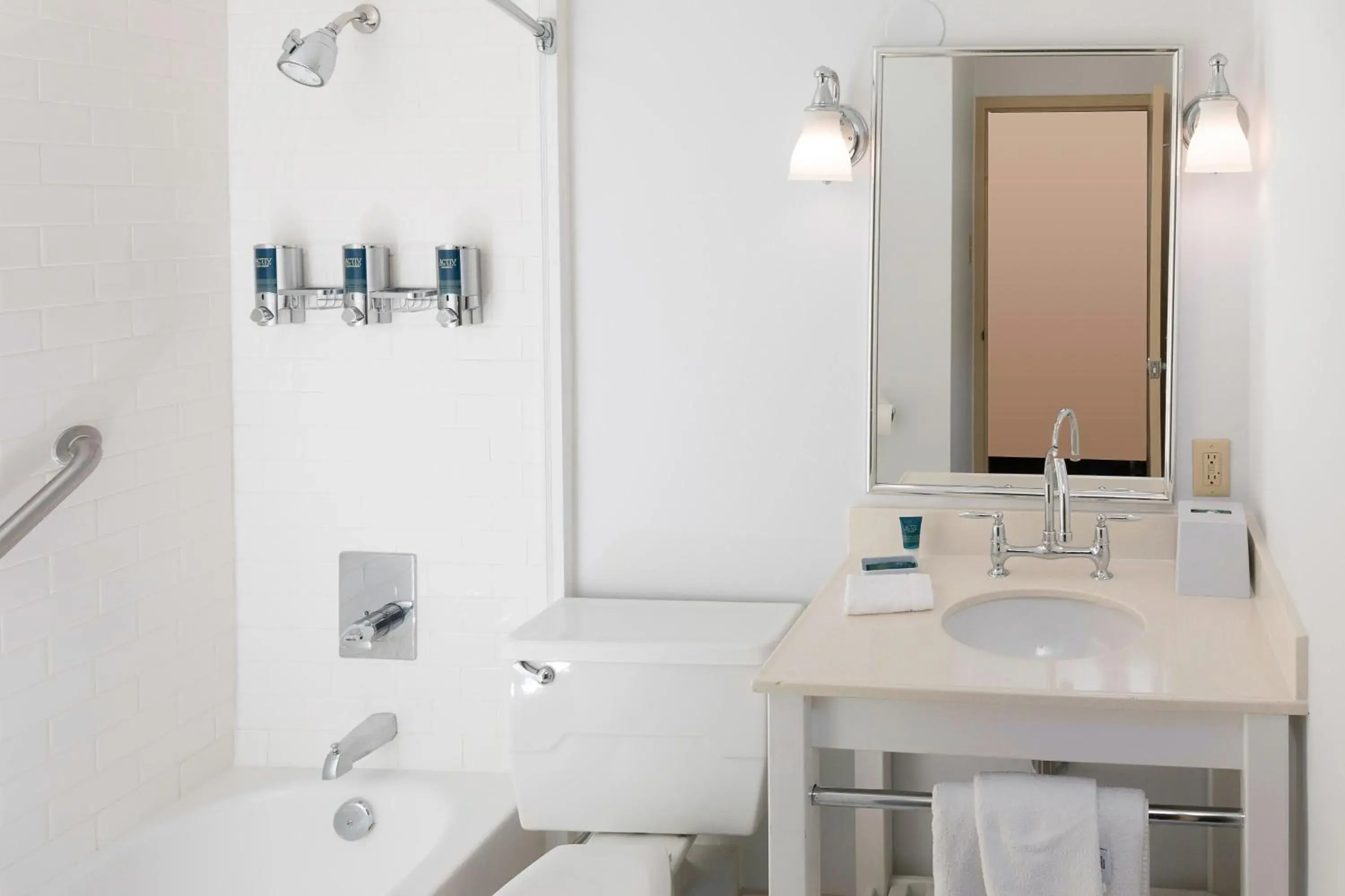 King Room - Non-Smoking in Four Points by Sheraton Asheville Downtown King Room - Non-Smoking in Four Points by Sheraton Asheville Downtown