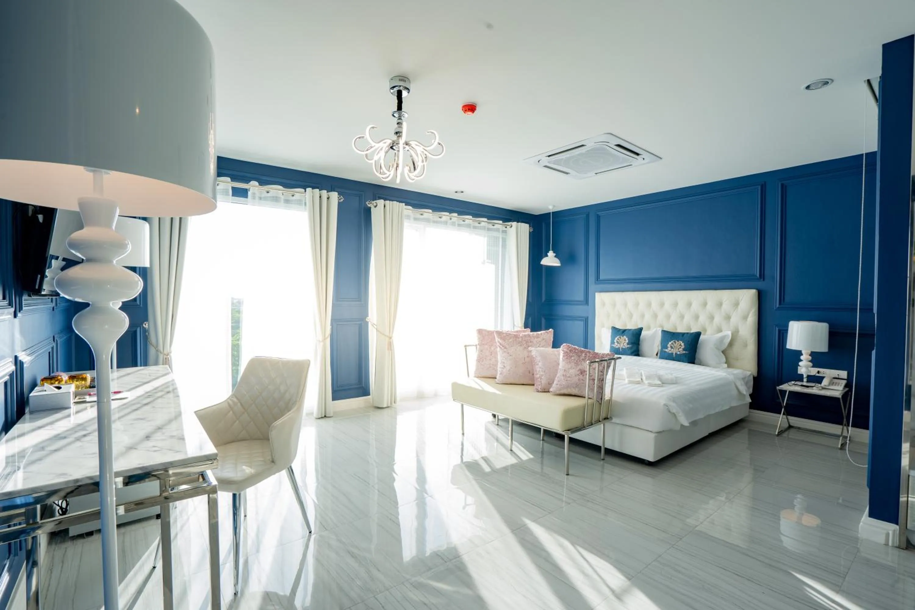 Photo of the whole room, Bed in Belle Grand Hotel