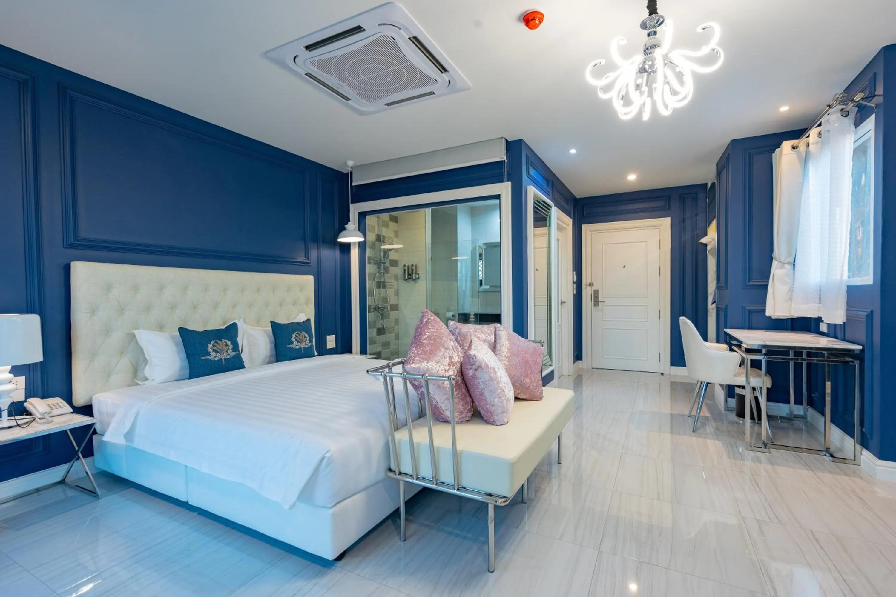 Photo of the whole room, Bed in Belle Grand Hotel