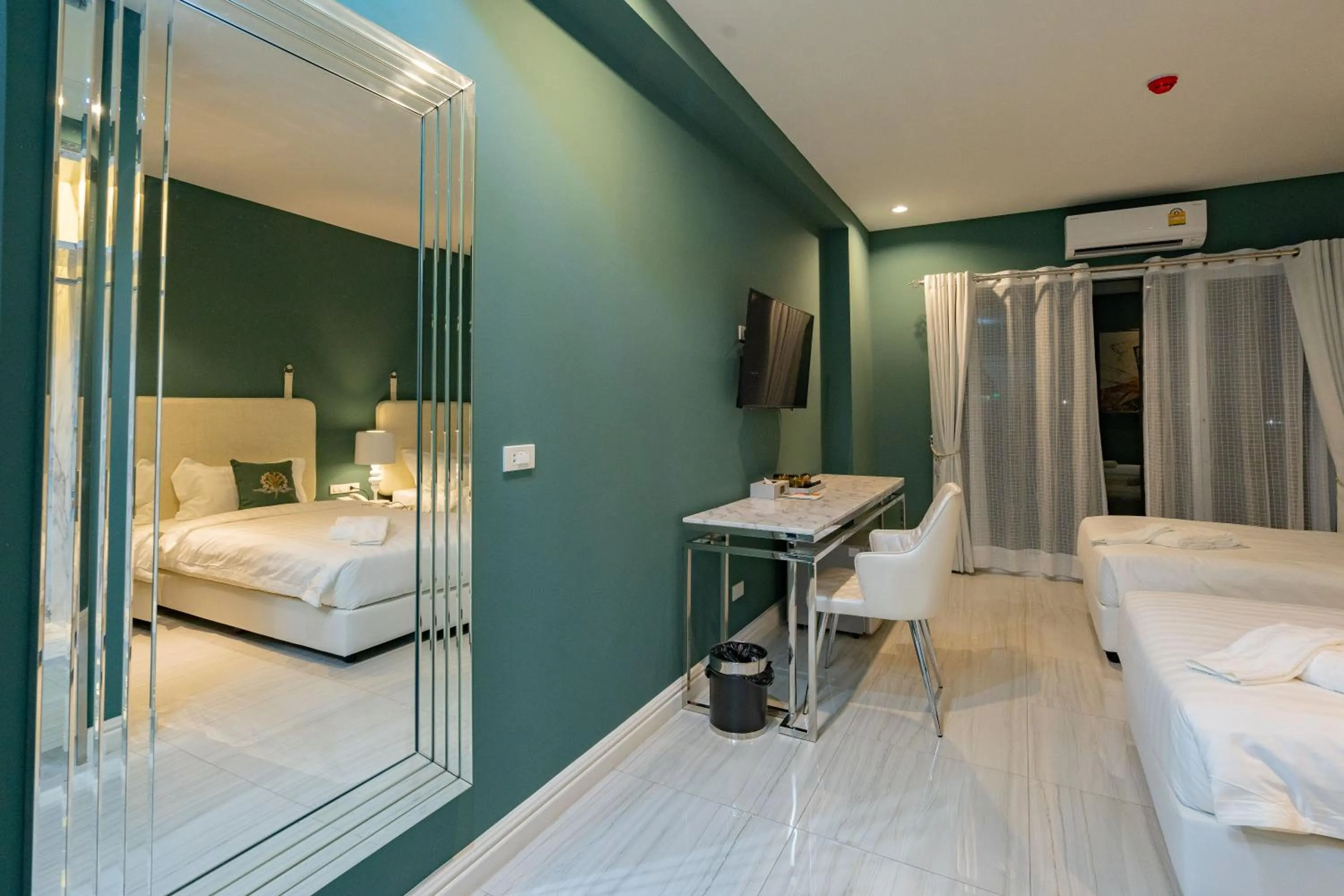 Photo of the whole room, Bed in Belle Grand Hotel