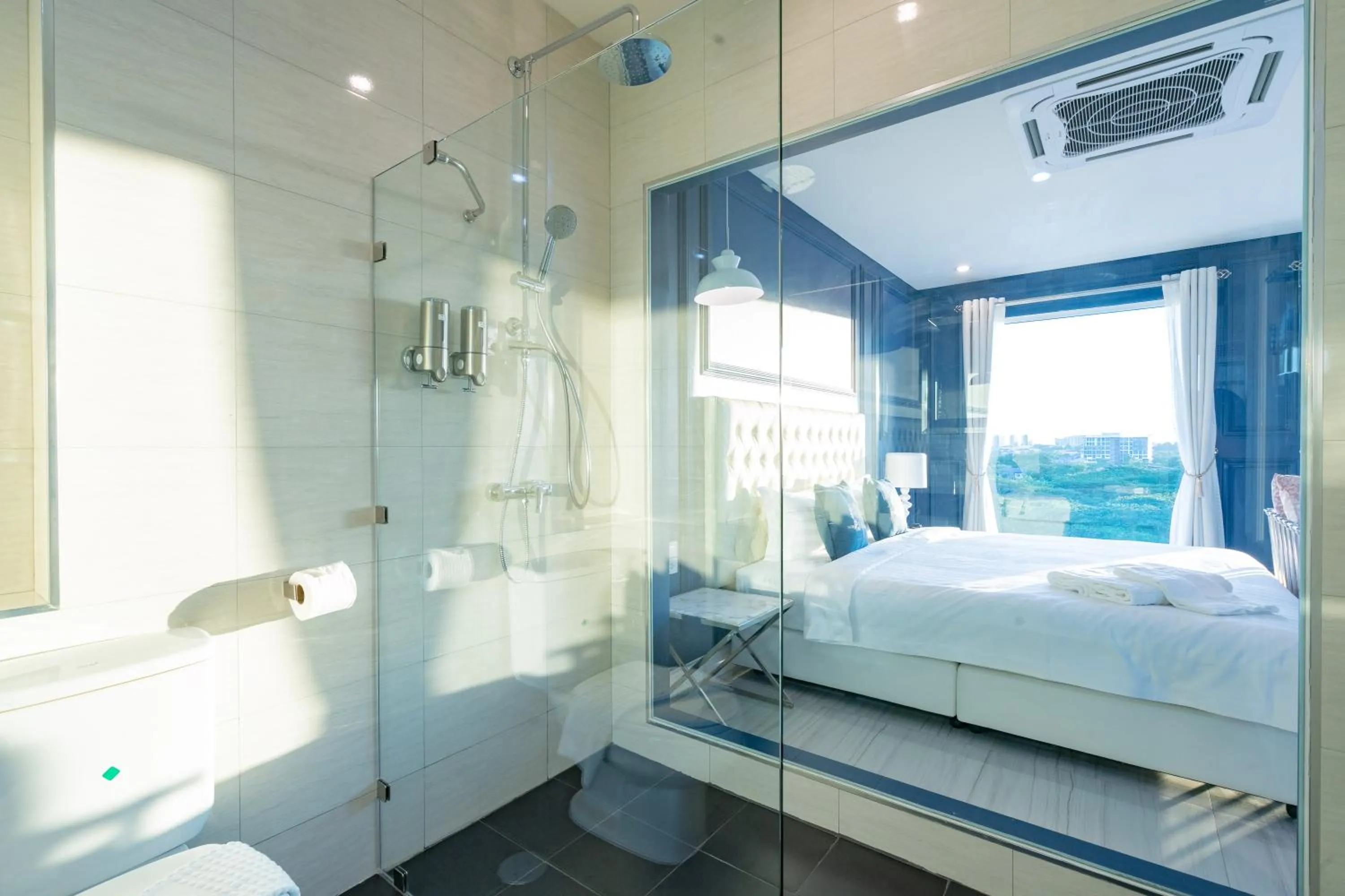 Bathroom, Bed in Belle Grand Hotel