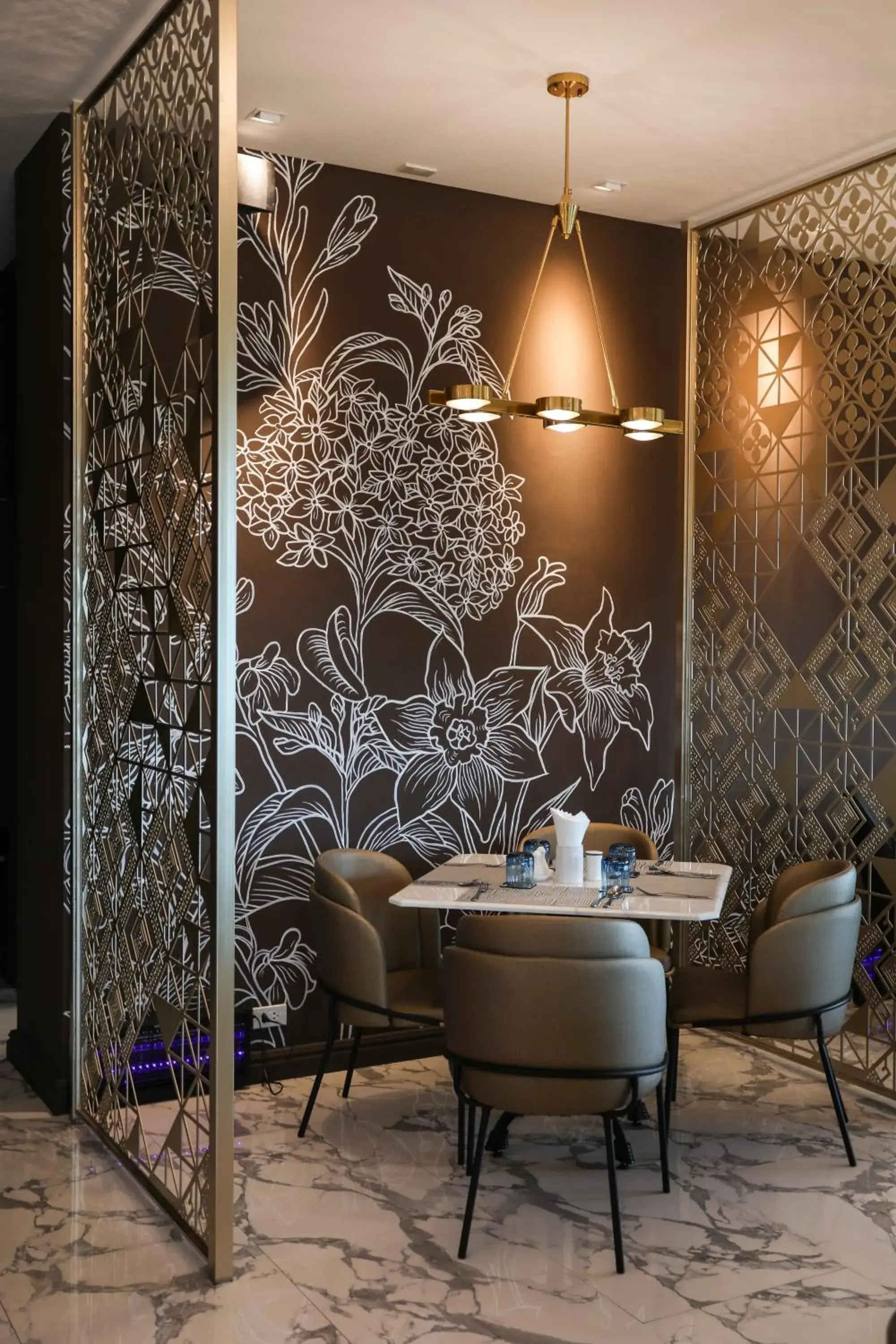 Restaurant/places to eat in Belle Grand Hotel Restaurant/places to eat in Belle Grand Hotel