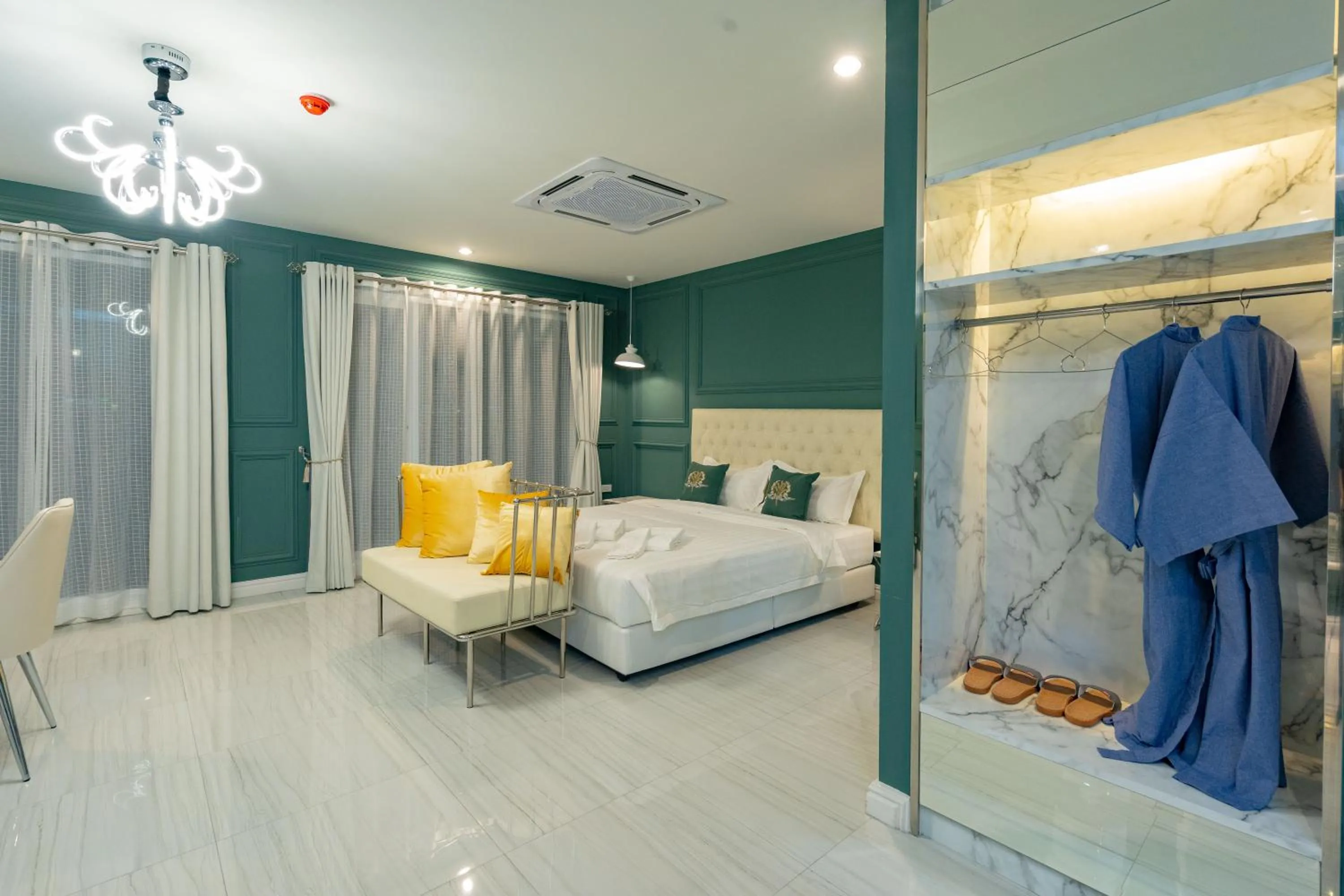 Photo of the whole room, Bed in Belle Grand Hotel