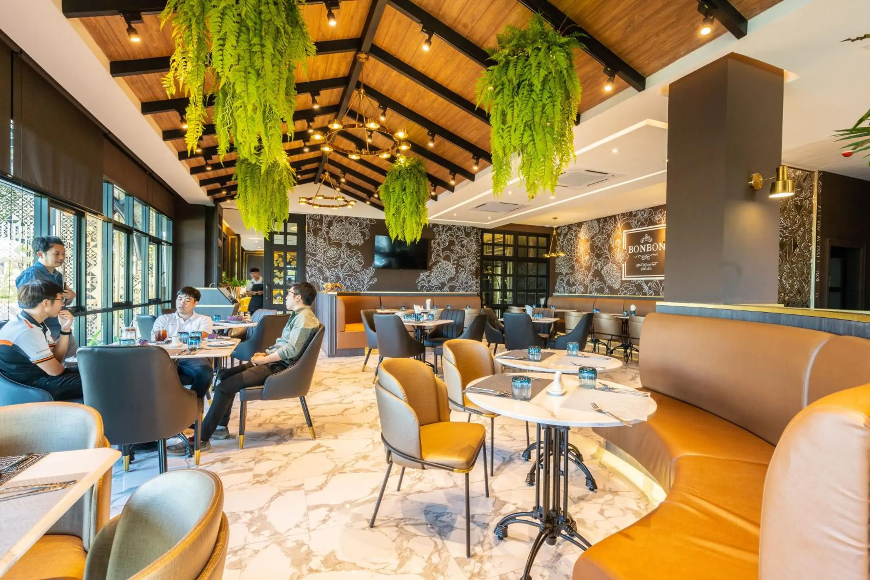 Restaurant/places to eat in Belle Grand Hotel Restaurant/places to eat in Belle Grand Hotel