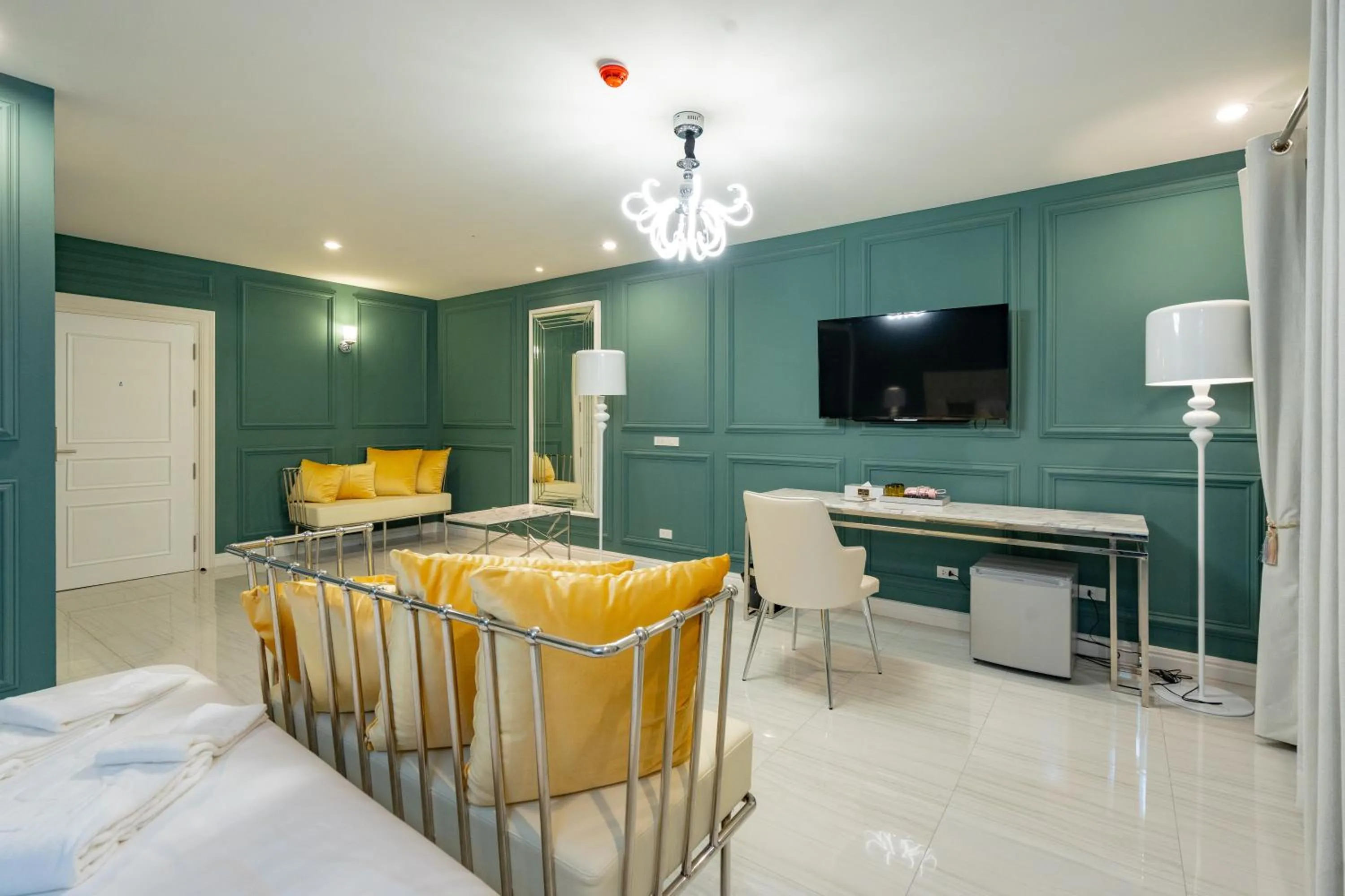 Photo of the whole room, Bed in Belle Grand Hotel