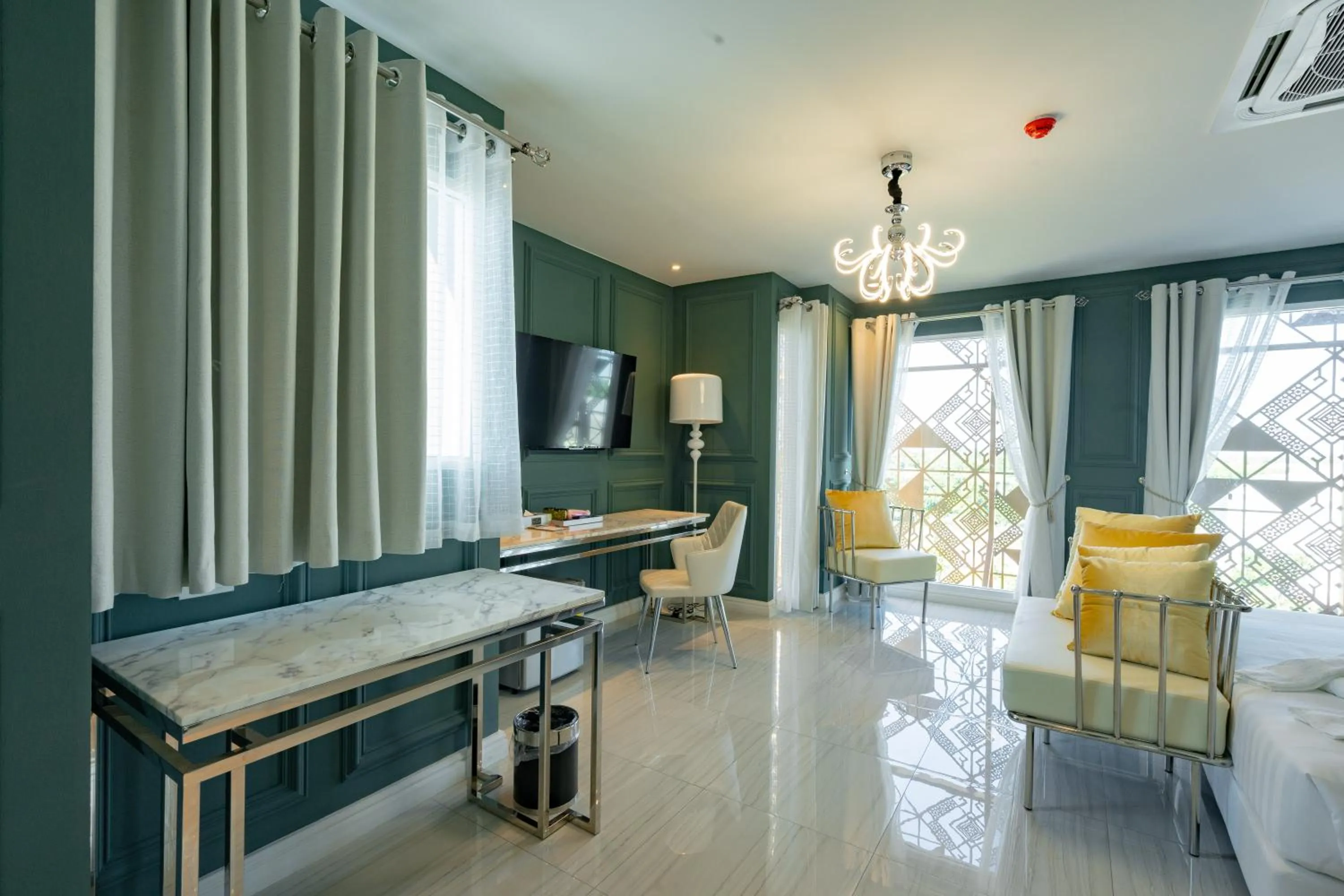 Photo of the whole room in Belle Grand Hotel