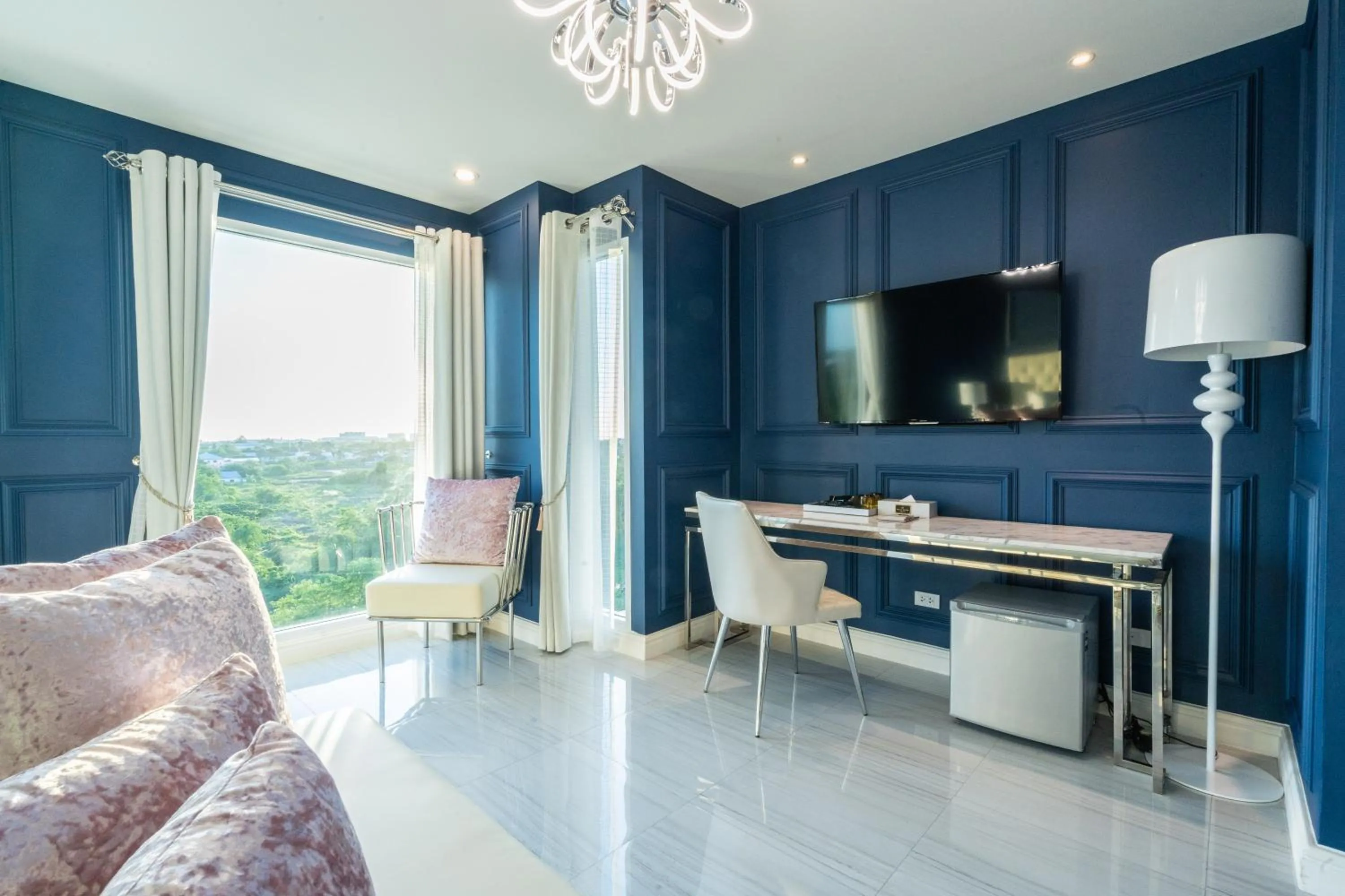 TV and multimedia in Belle Grand Hotel