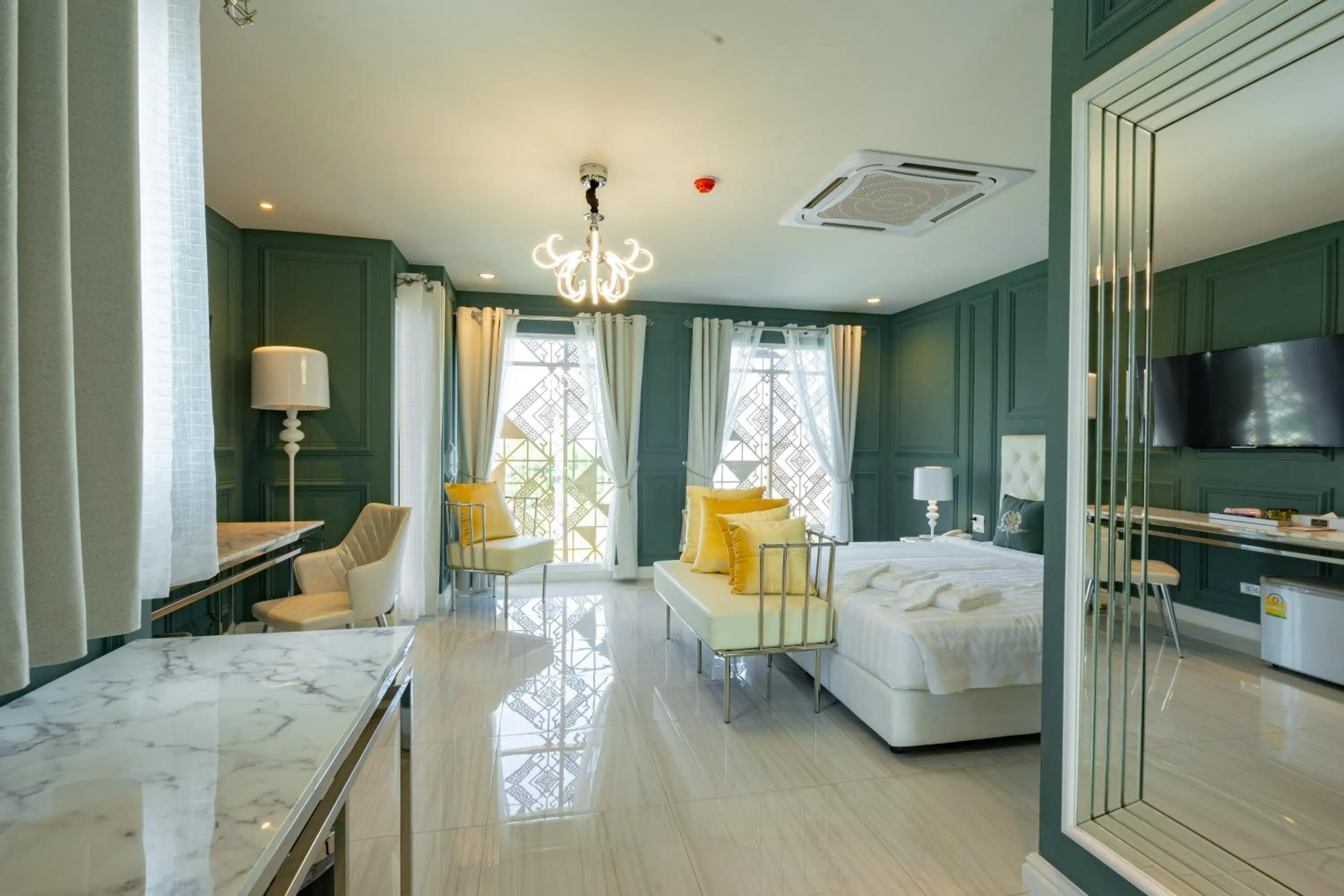 Photo of the whole room in Belle Grand Hotel