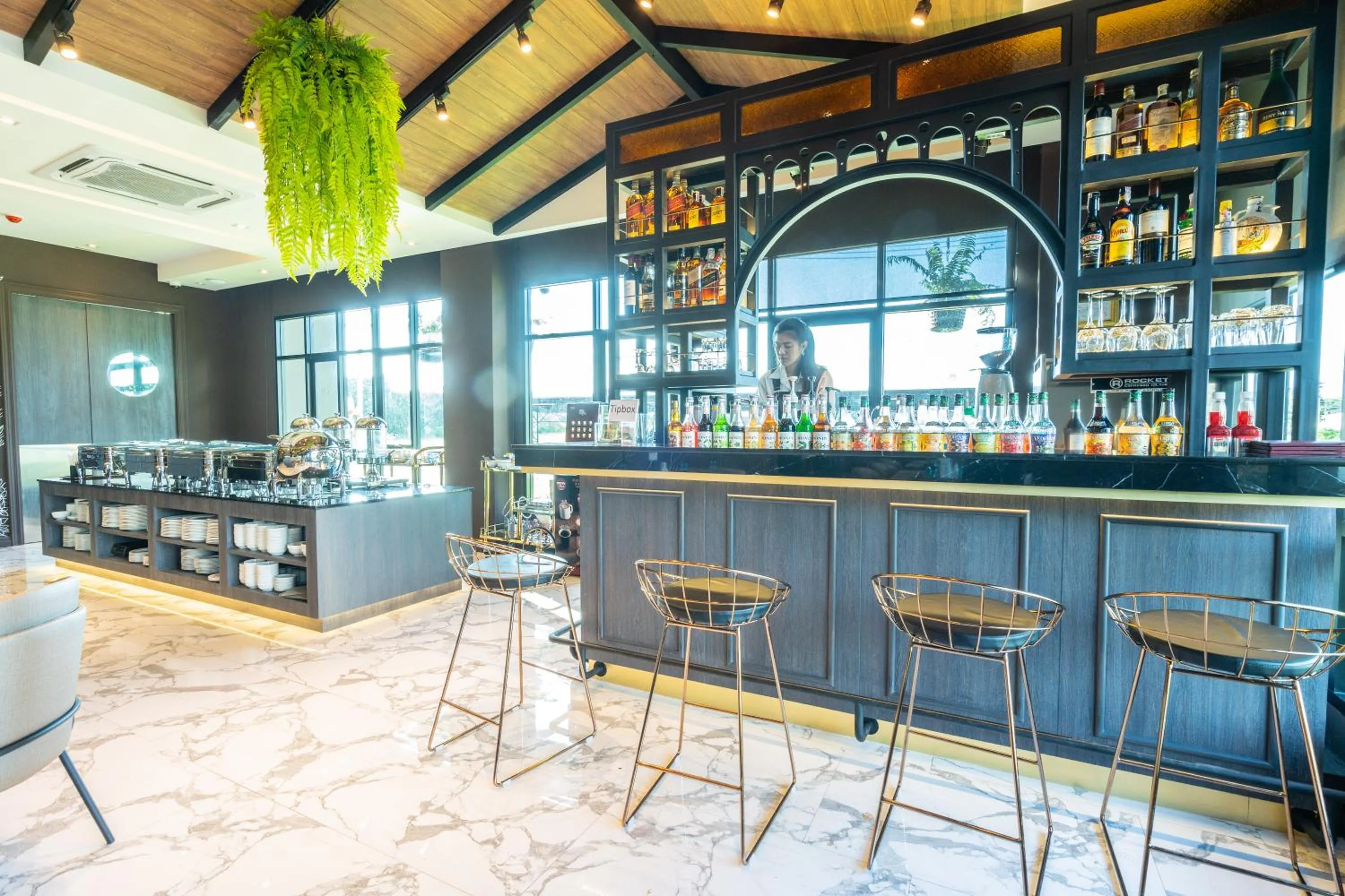 Restaurant/places to eat in Belle Grand Hotel