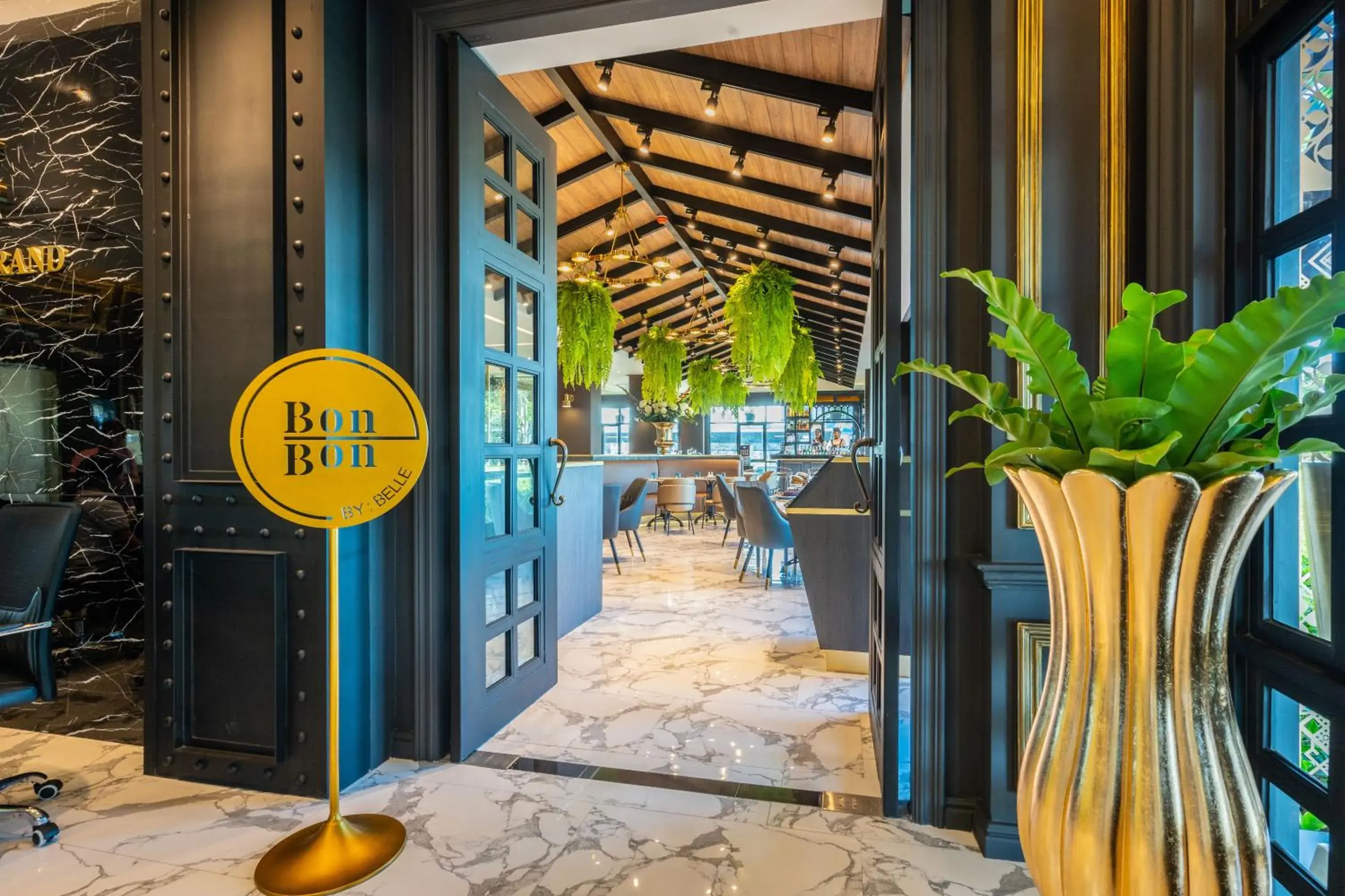 Restaurant/places to eat in Belle Grand Hotel Restaurant/places to eat in Belle Grand Hotel