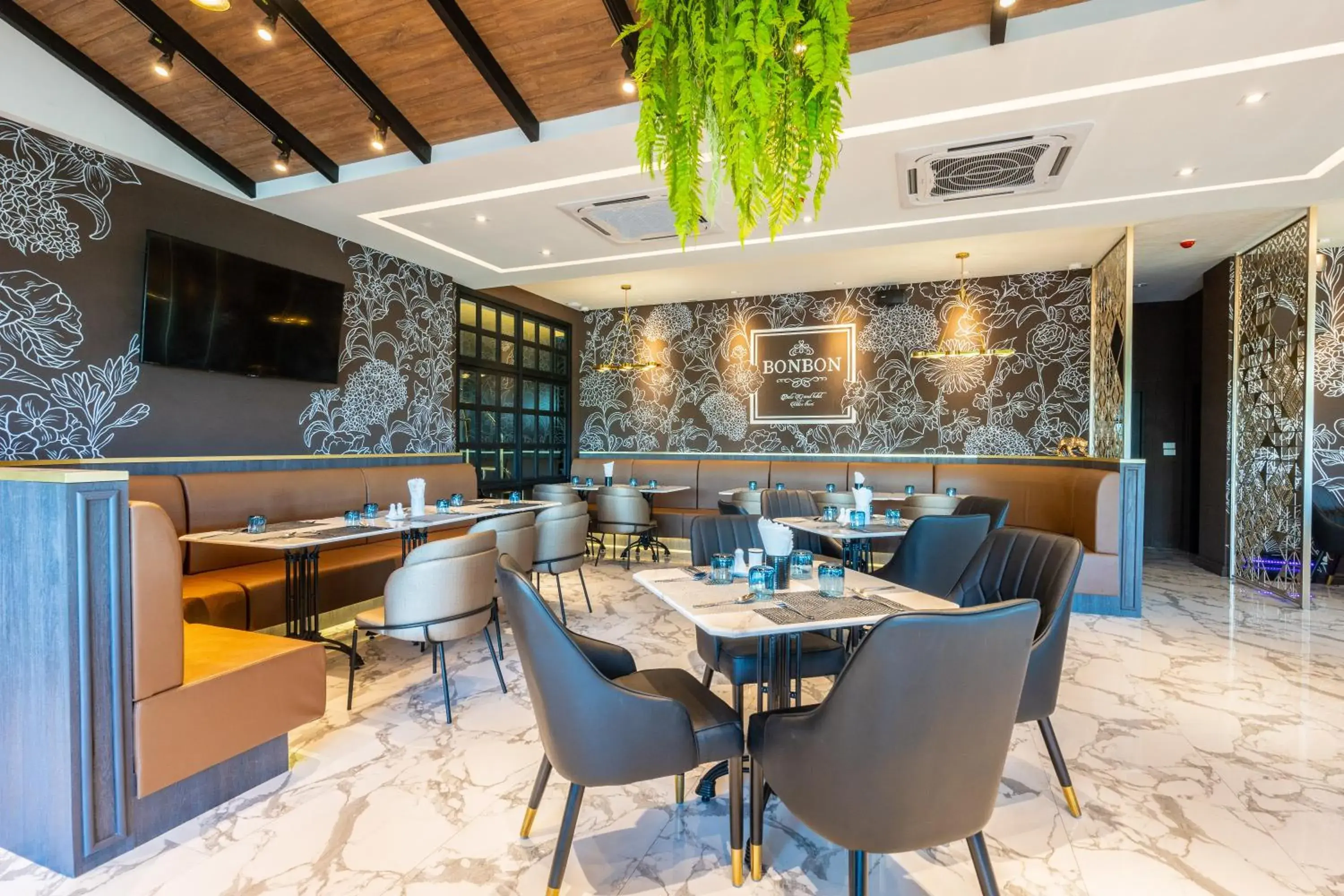 Restaurant/places to eat in Belle Grand Hotel Restaurant/places to eat in Belle Grand Hotel