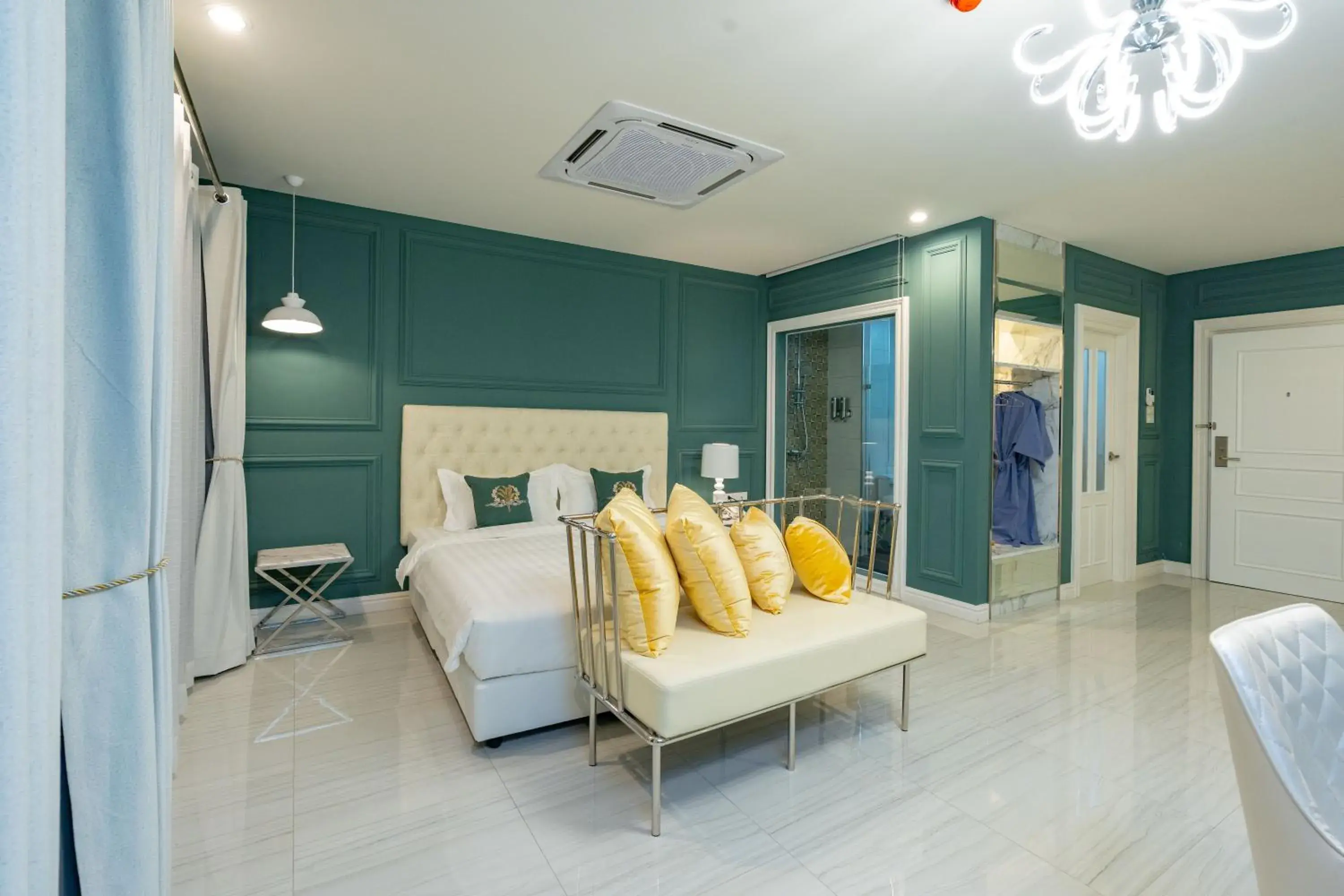 Bedroom, Bed in Belle Grand Hotel Bedroom, Bed in Belle Grand Hotel