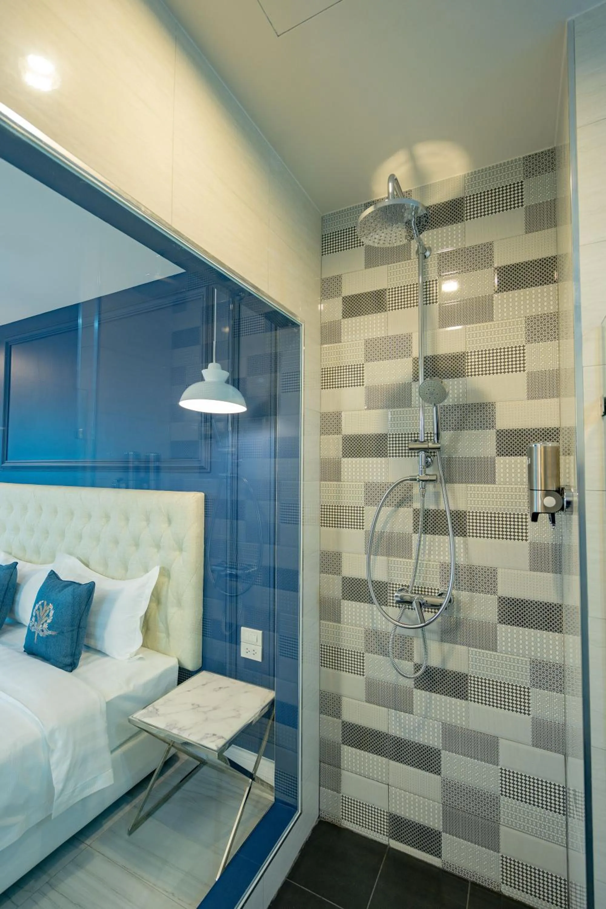 Shower, Bed in Belle Grand Hotel