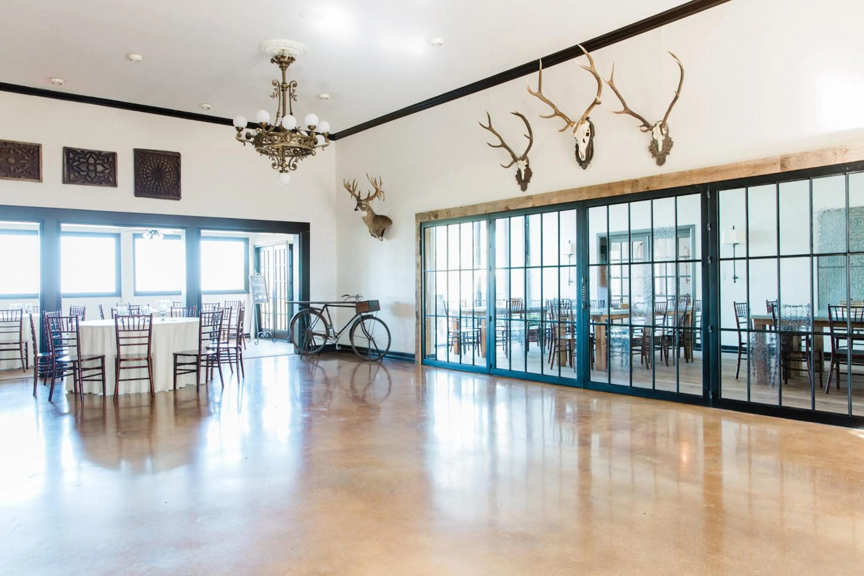 Restaurant/places to eat in Hillside Boutique Hotel