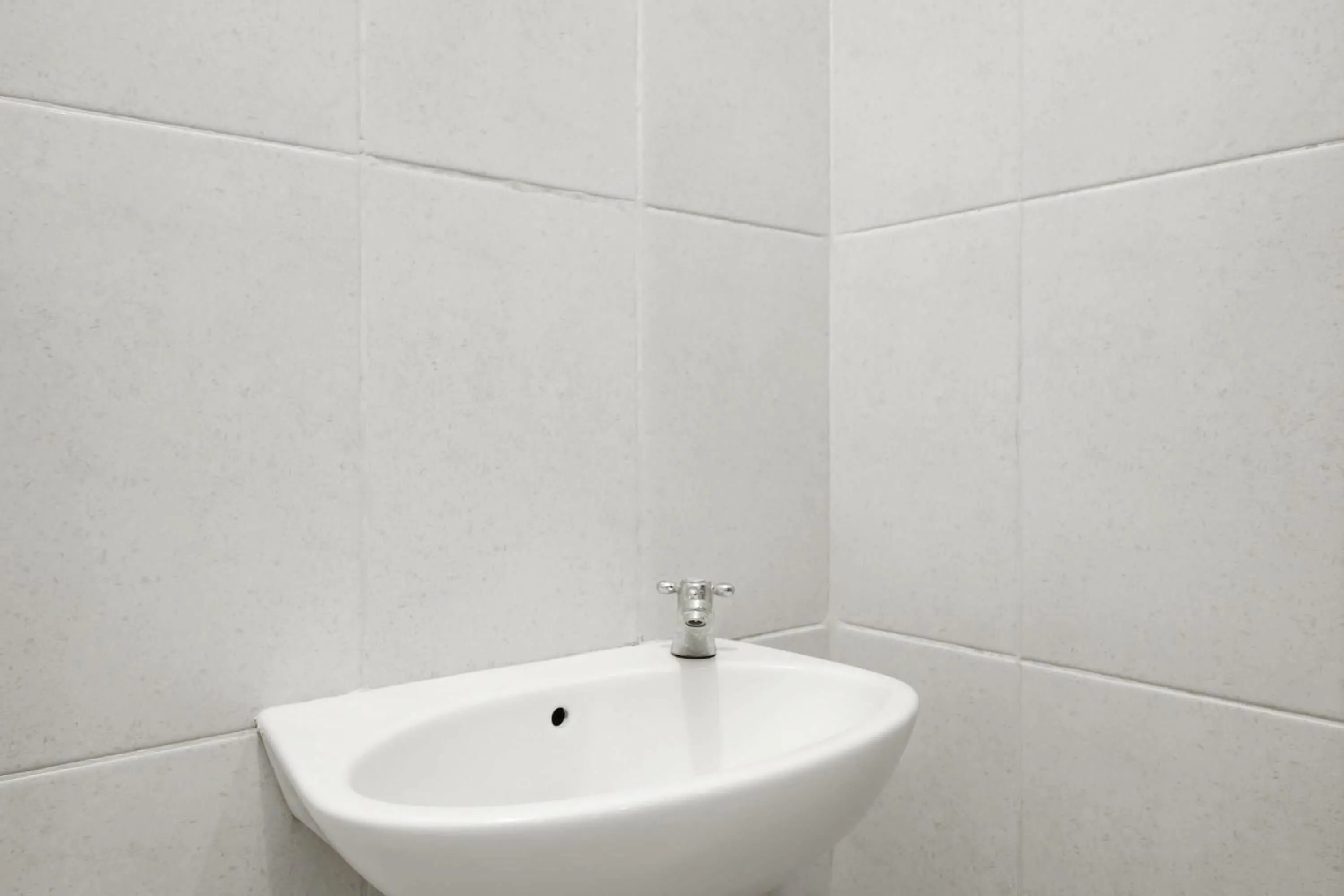 Bathroom in RedDoorz Syariah Plus near Pancoran 2