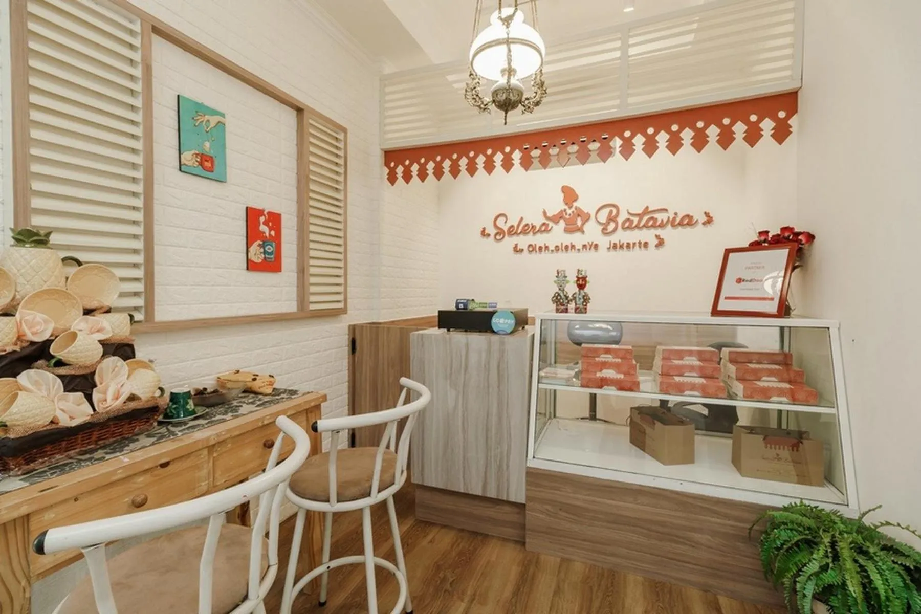 Restaurant/places to eat in RedDoorz Syariah Plus near Pancoran 2