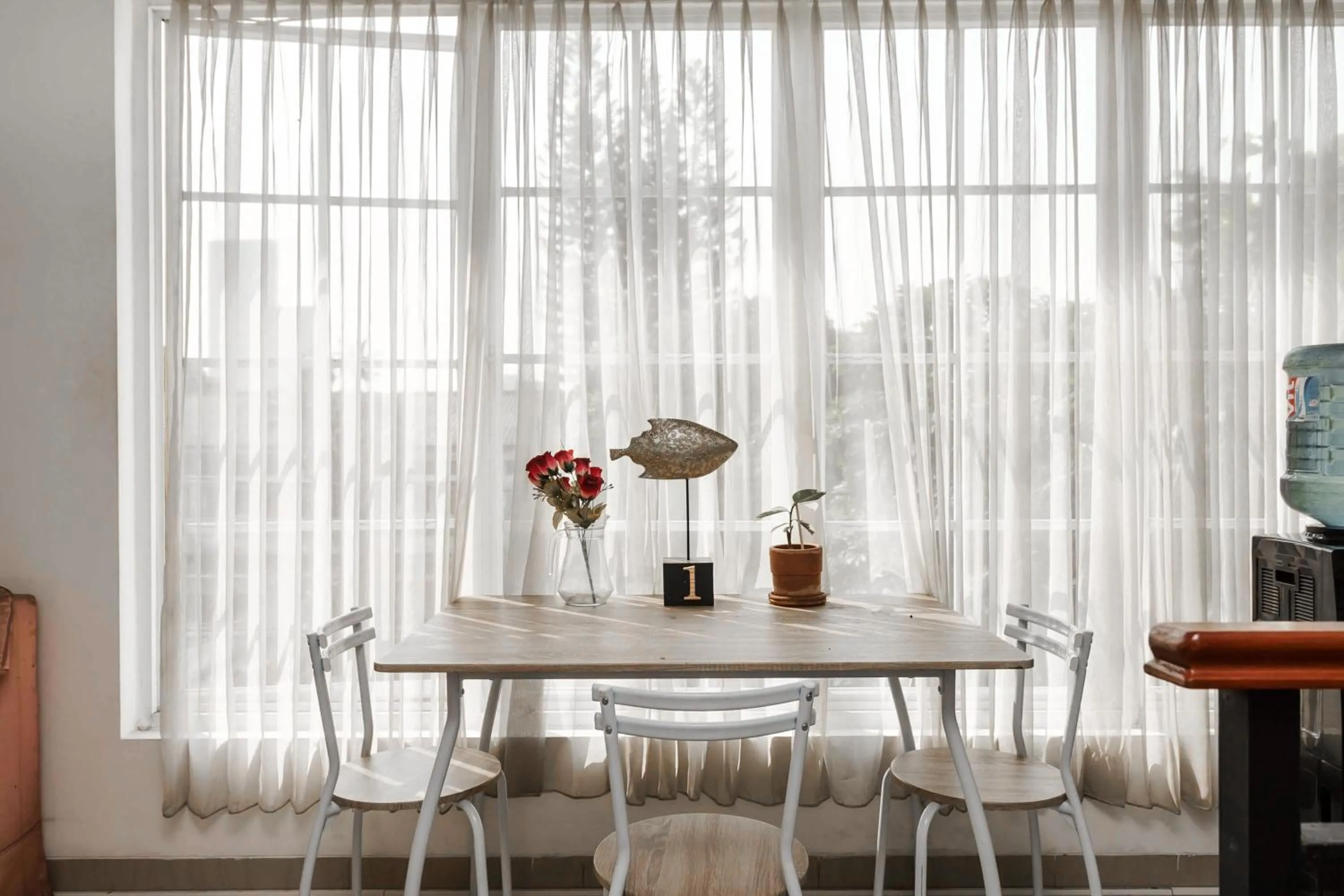 Seating area in RedDoorz Syariah Plus near Pancoran 2