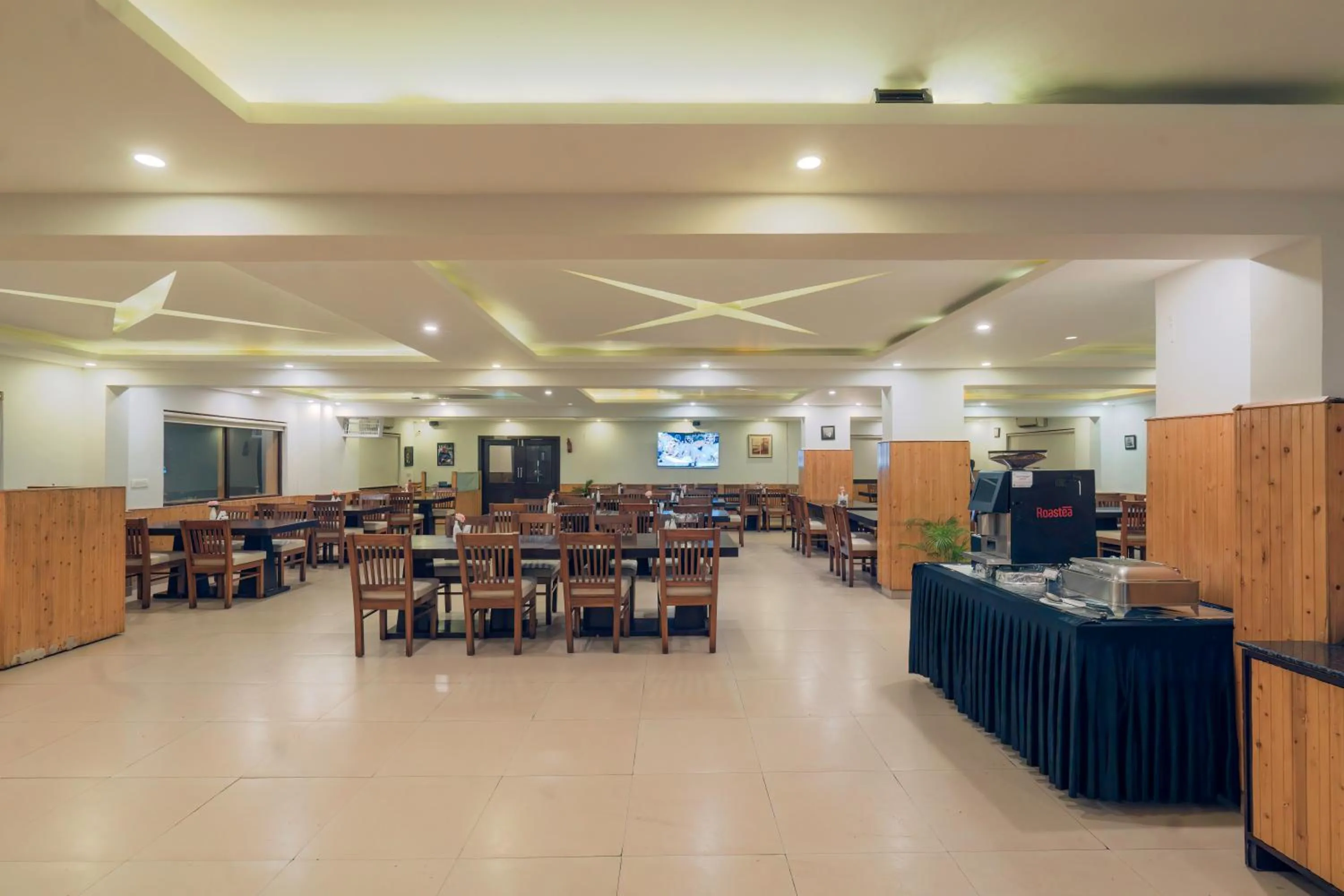 Restaurant/places to eat in Excel Hotels and Resorts Bhimtal