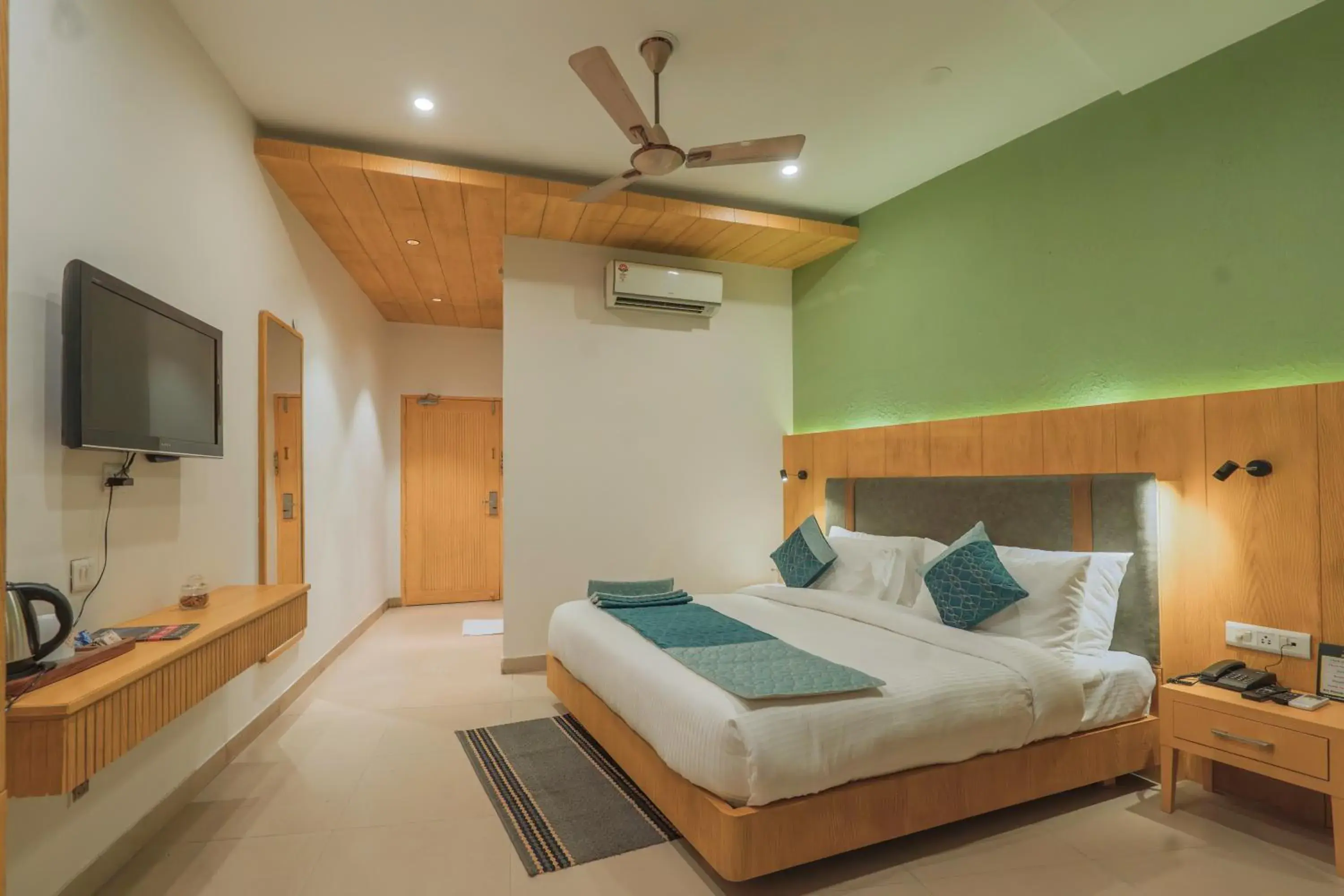 Bedroom, Bed in Excel Hotels and Resorts Bhimtal Bedroom, Bed in Excel Hotels and Resorts Bhimtal