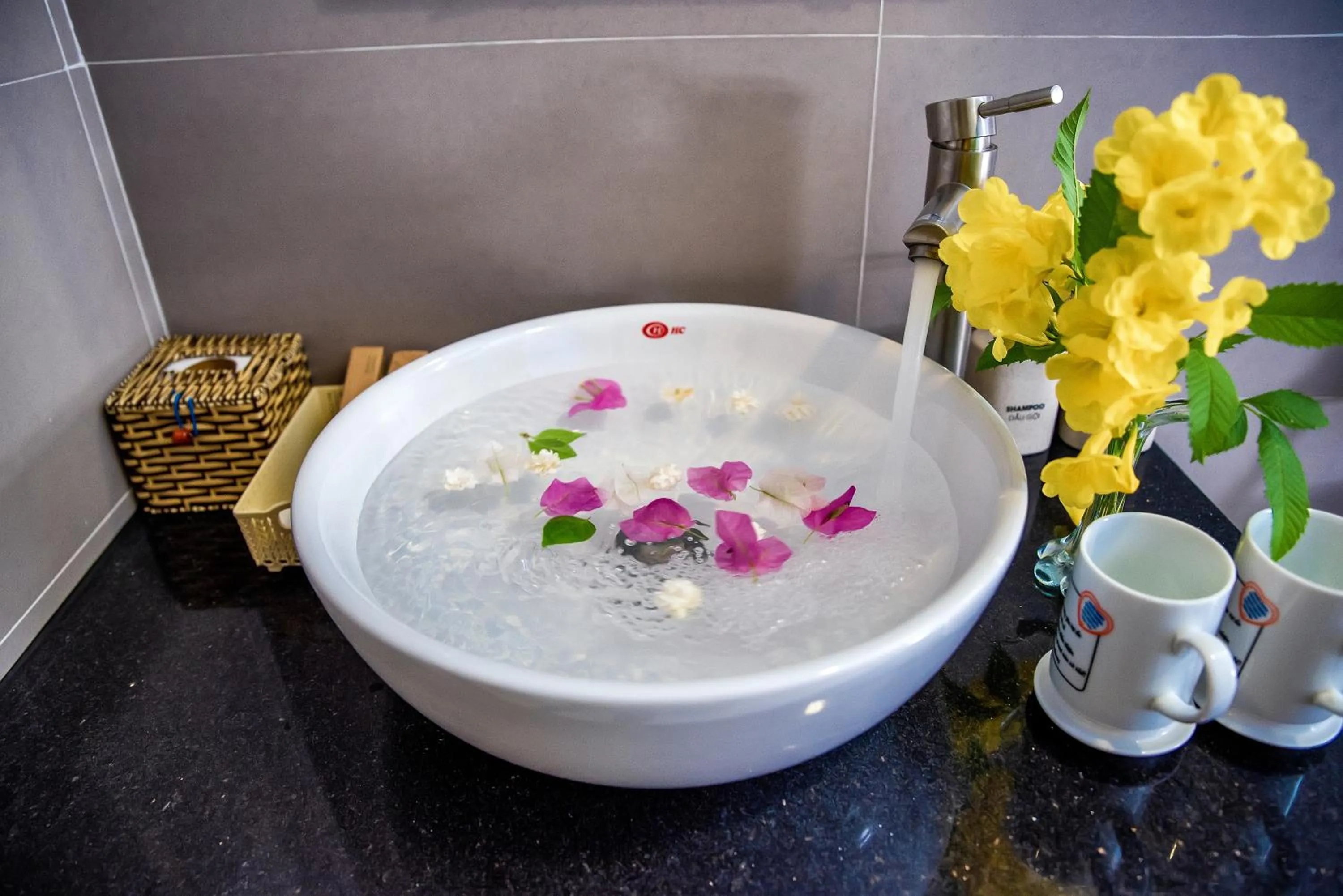 Shower in PaPa Villa Homestay