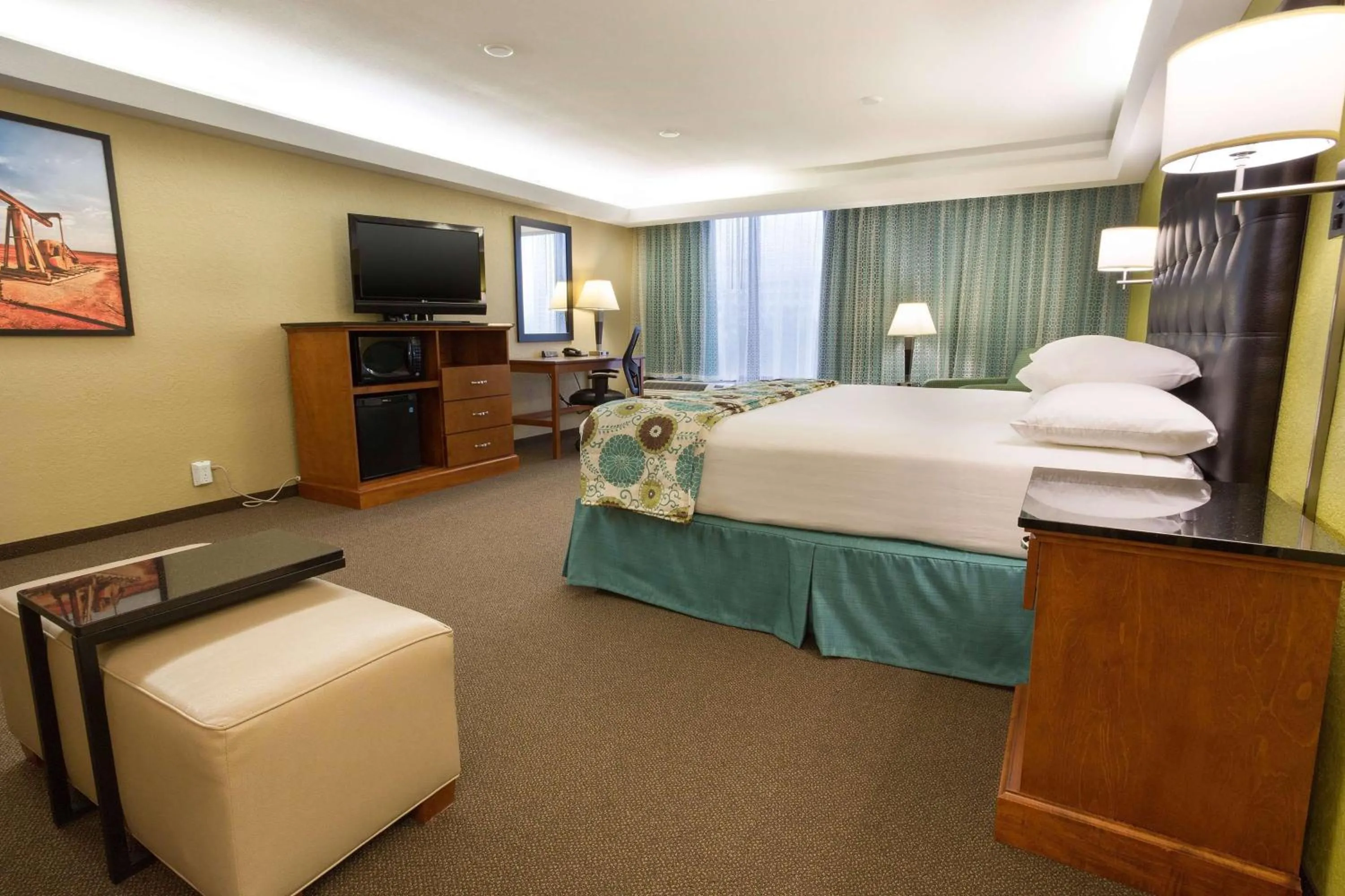 Photo of the whole room, Bed in Heritage Inn & Suites The Woodlands, Trademark by Wyndham
