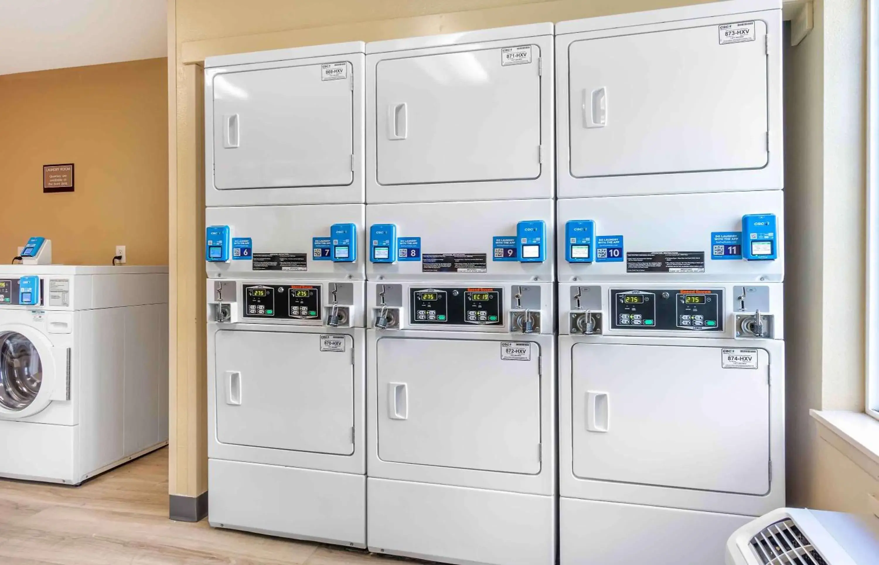 Property building in Extended Stay America Suites - Seattle - Bellevue - Factoria Property building in Extended Stay America Suites - Seattle - Bellevue - Factoria