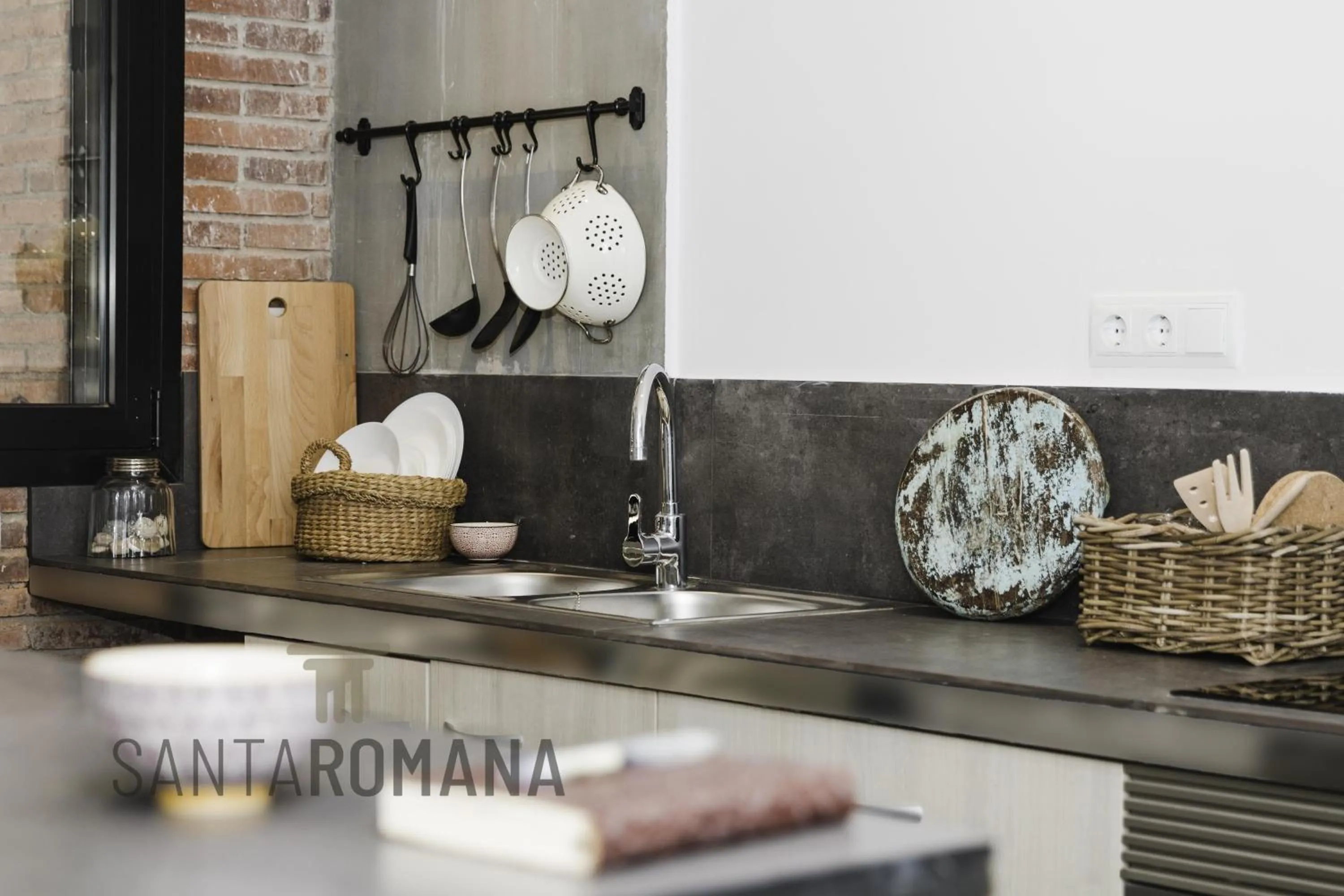 Kitchen or kitchenette in Santa Romana Apartments & Suites