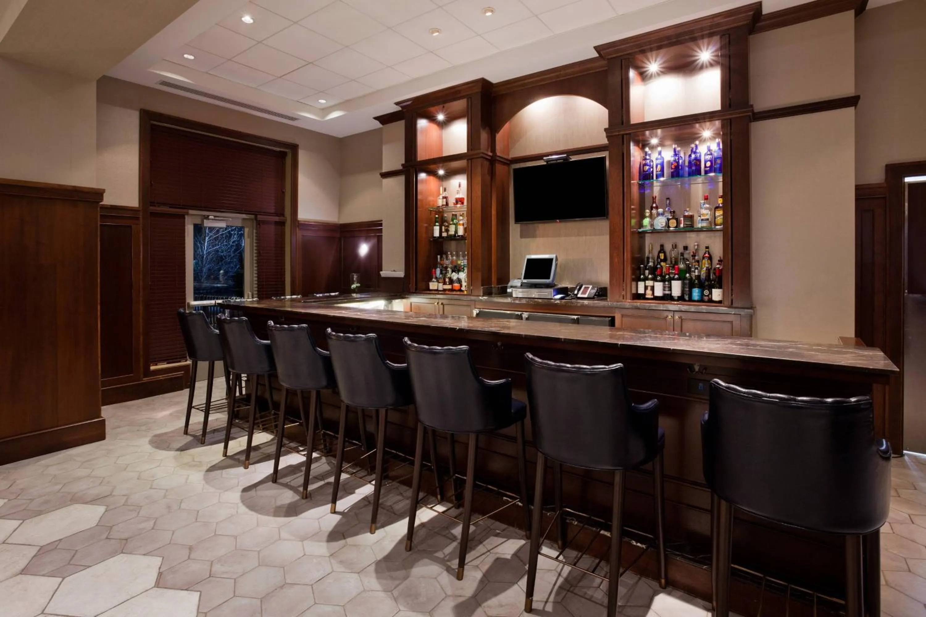 Lounge or bar in Sheraton St Paul Woodbury Hotel