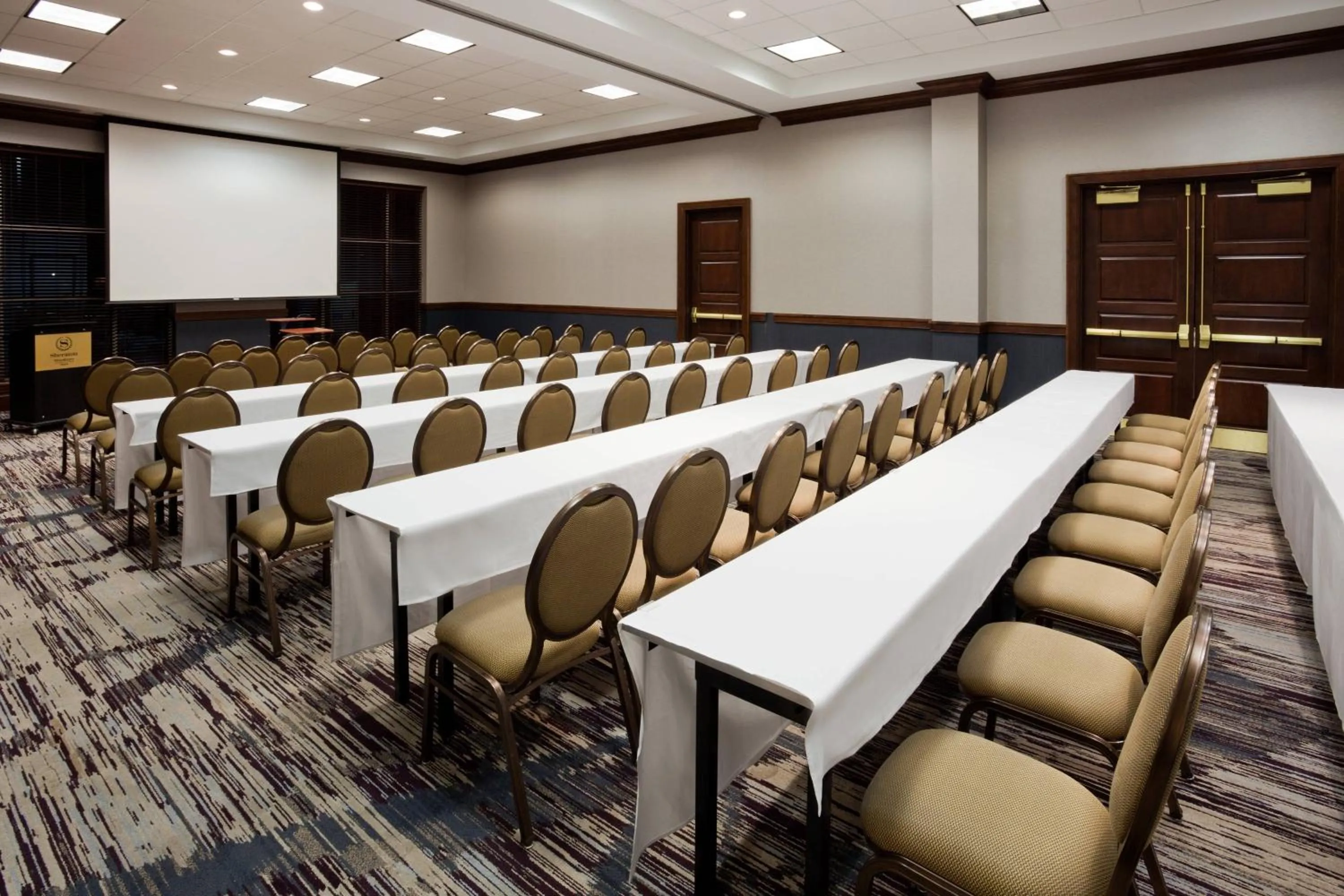 Meeting/conference room in Sheraton St Paul Woodbury Hotel