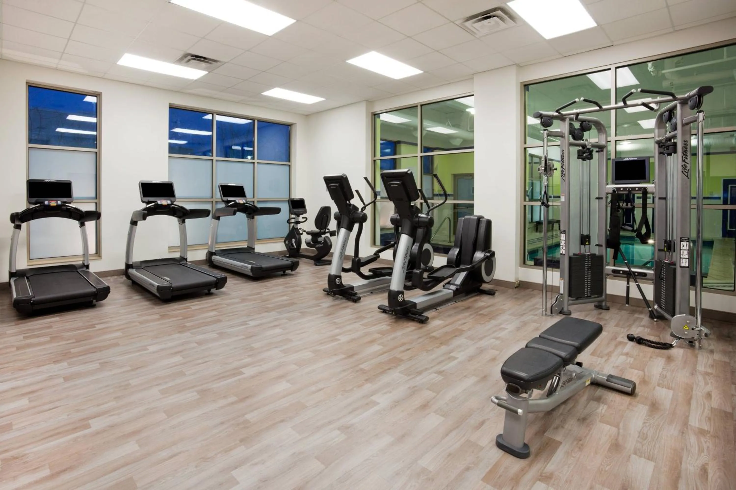 Fitness centre/facilities in Sheraton St Paul Woodbury Hotel