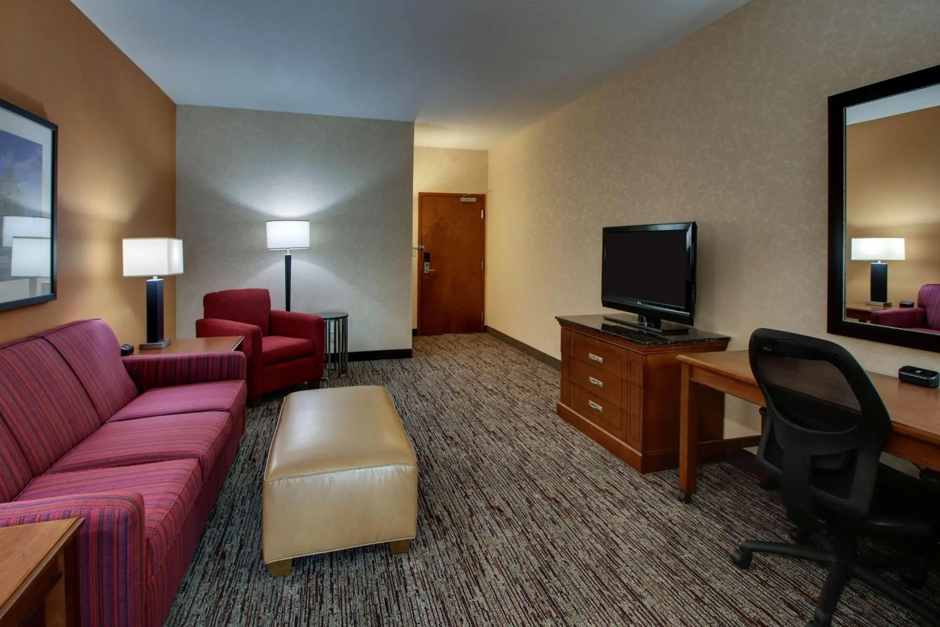 Photo of the whole room in Drury Inn & Suites Findlay Photo of the whole room in Drury Inn & Suites Findlay