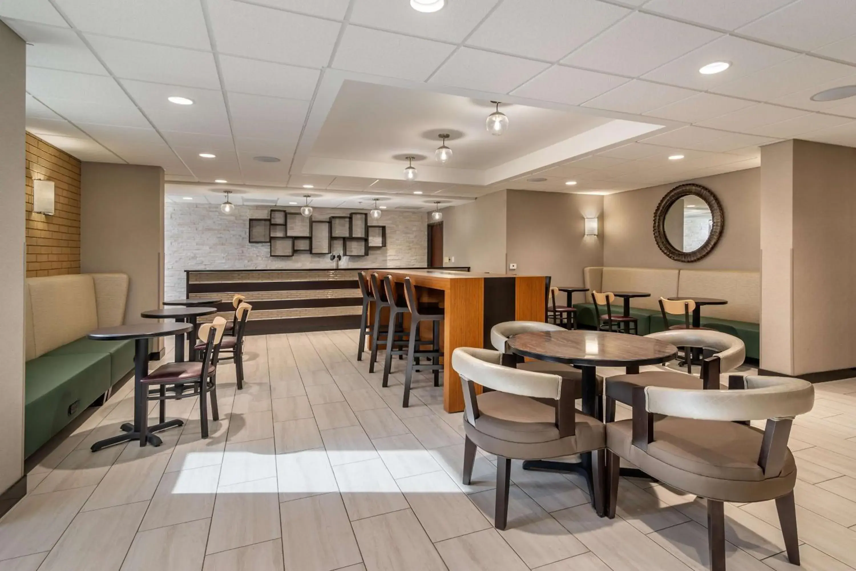 Lounge or bar in Drury Inn & Suites Atlanta Airport Lounge or bar in Drury Inn & Suites Atlanta Airport
