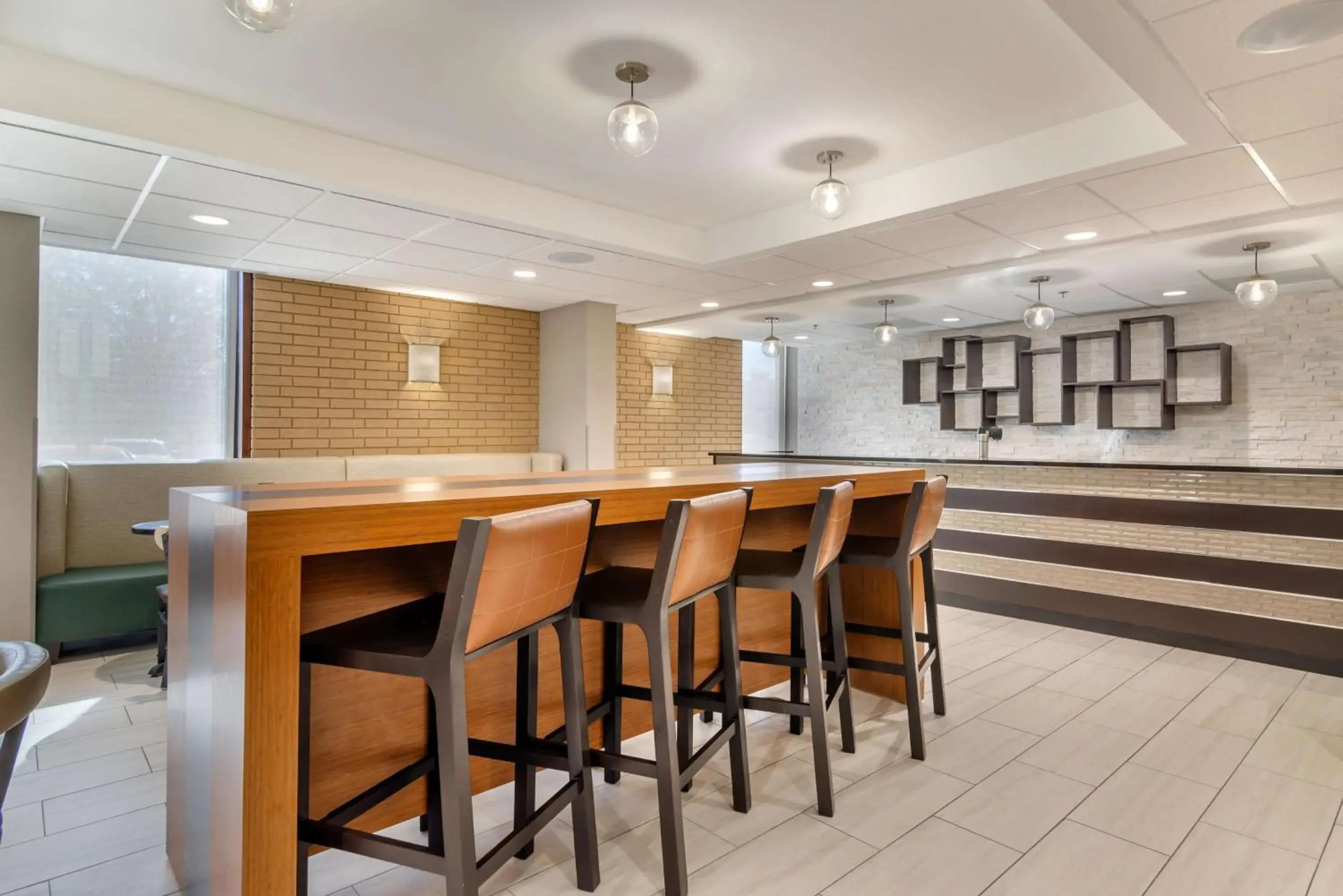Lounge or bar in Drury Inn & Suites Atlanta Airport Lounge or bar in Drury Inn & Suites Atlanta Airport