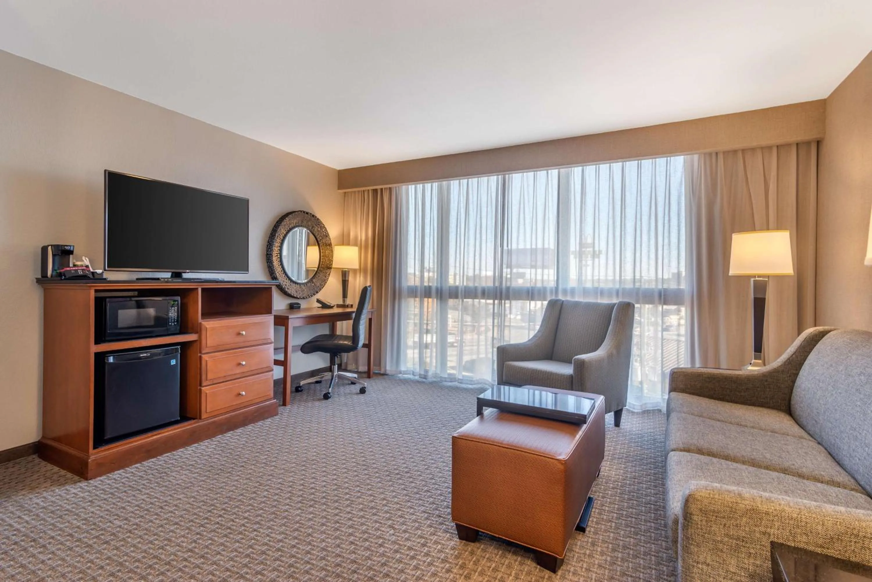 Bedroom in Drury Inn & Suites Atlanta Airport