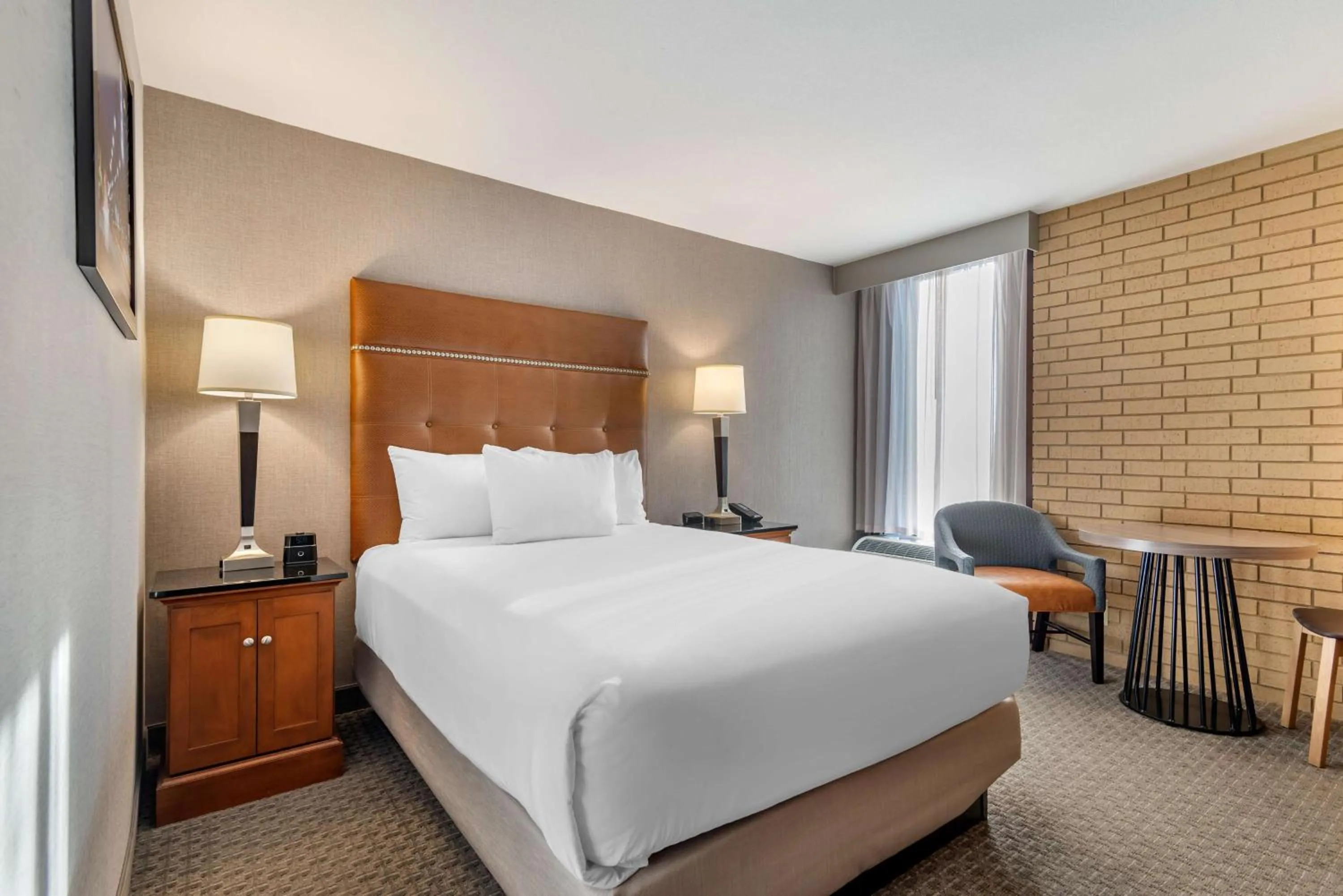 Bedroom, Bed in Drury Inn & Suites Atlanta Airport