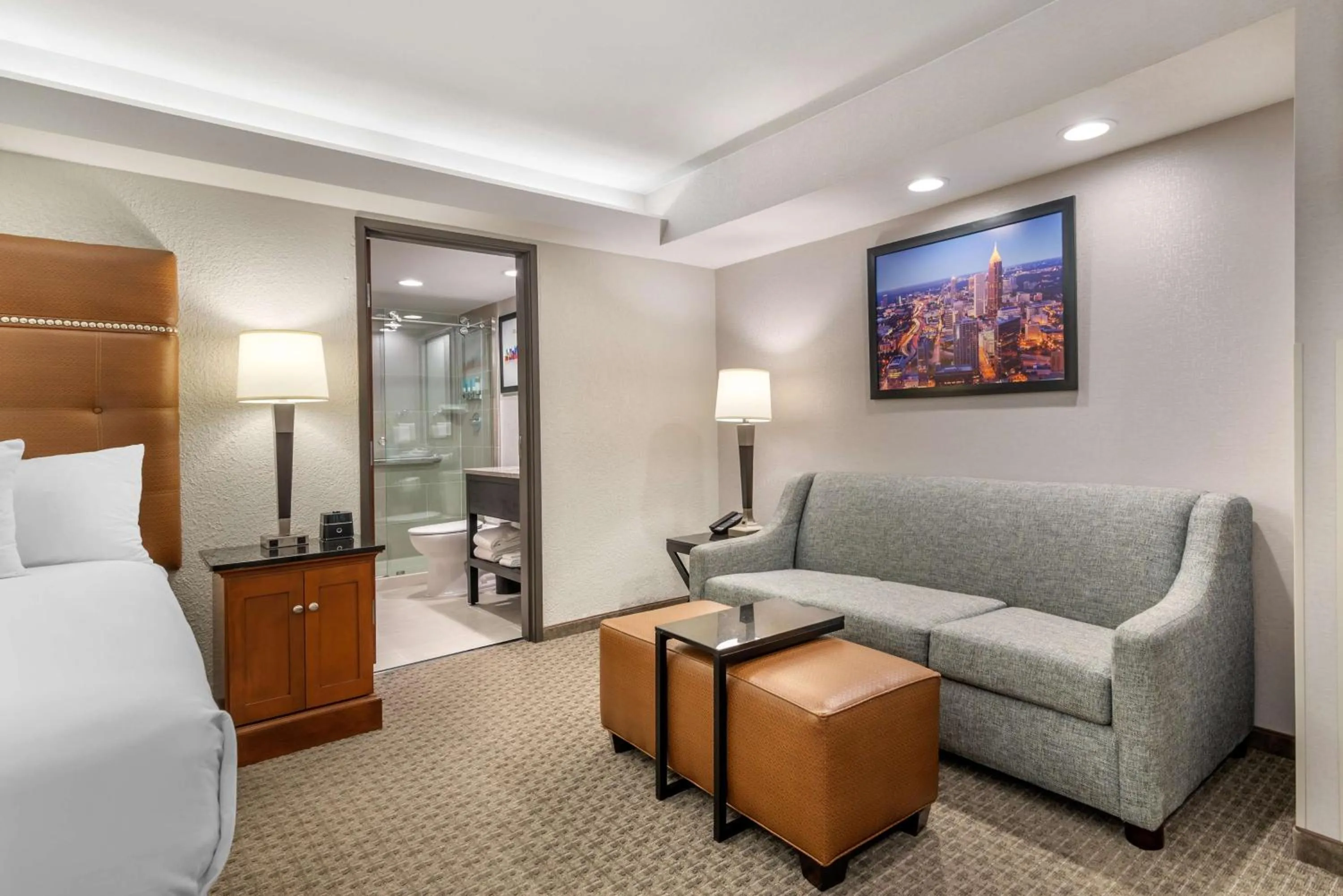 Bedroom, Bed in Drury Inn & Suites Atlanta Airport