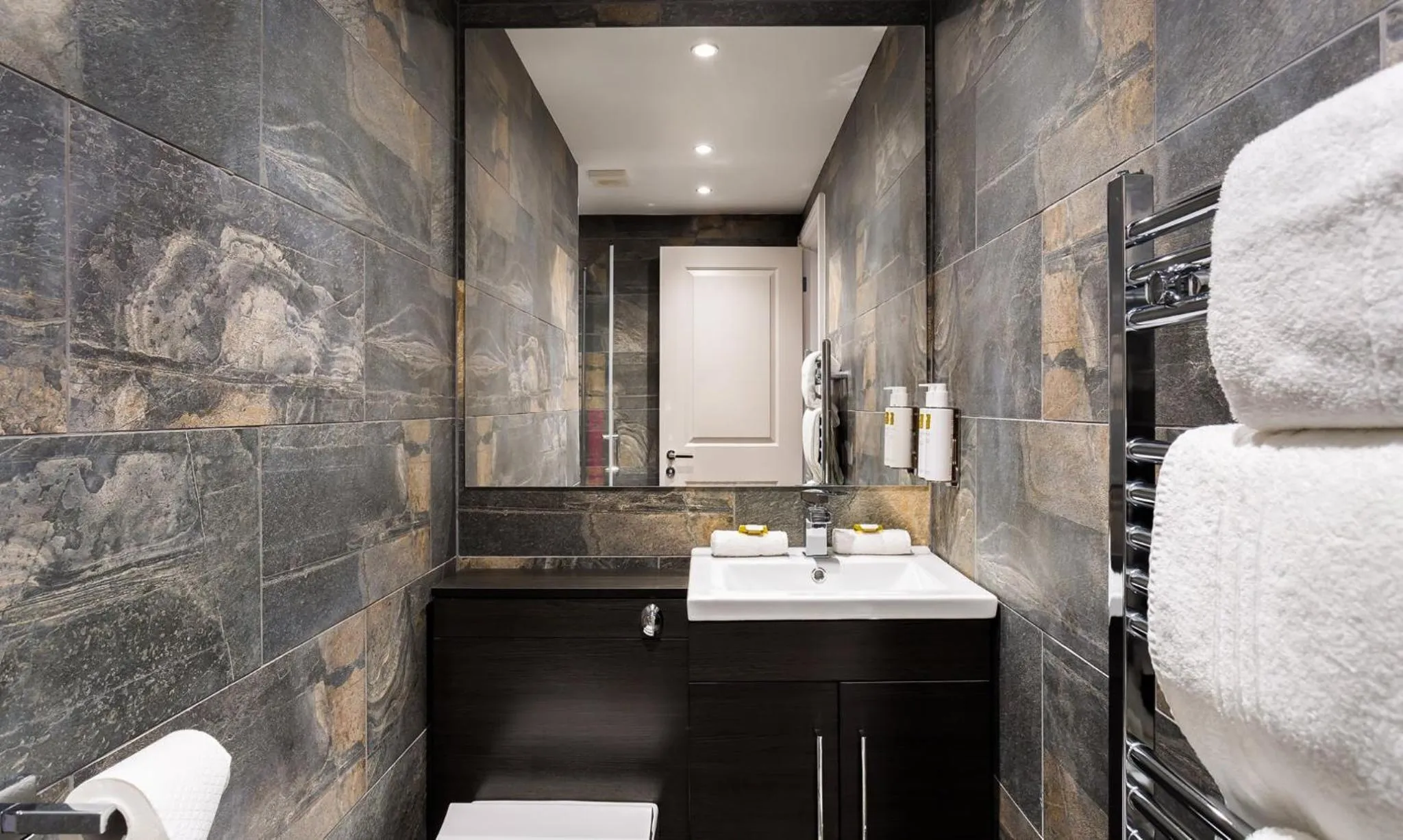 Bathroom in Kotel Windermere