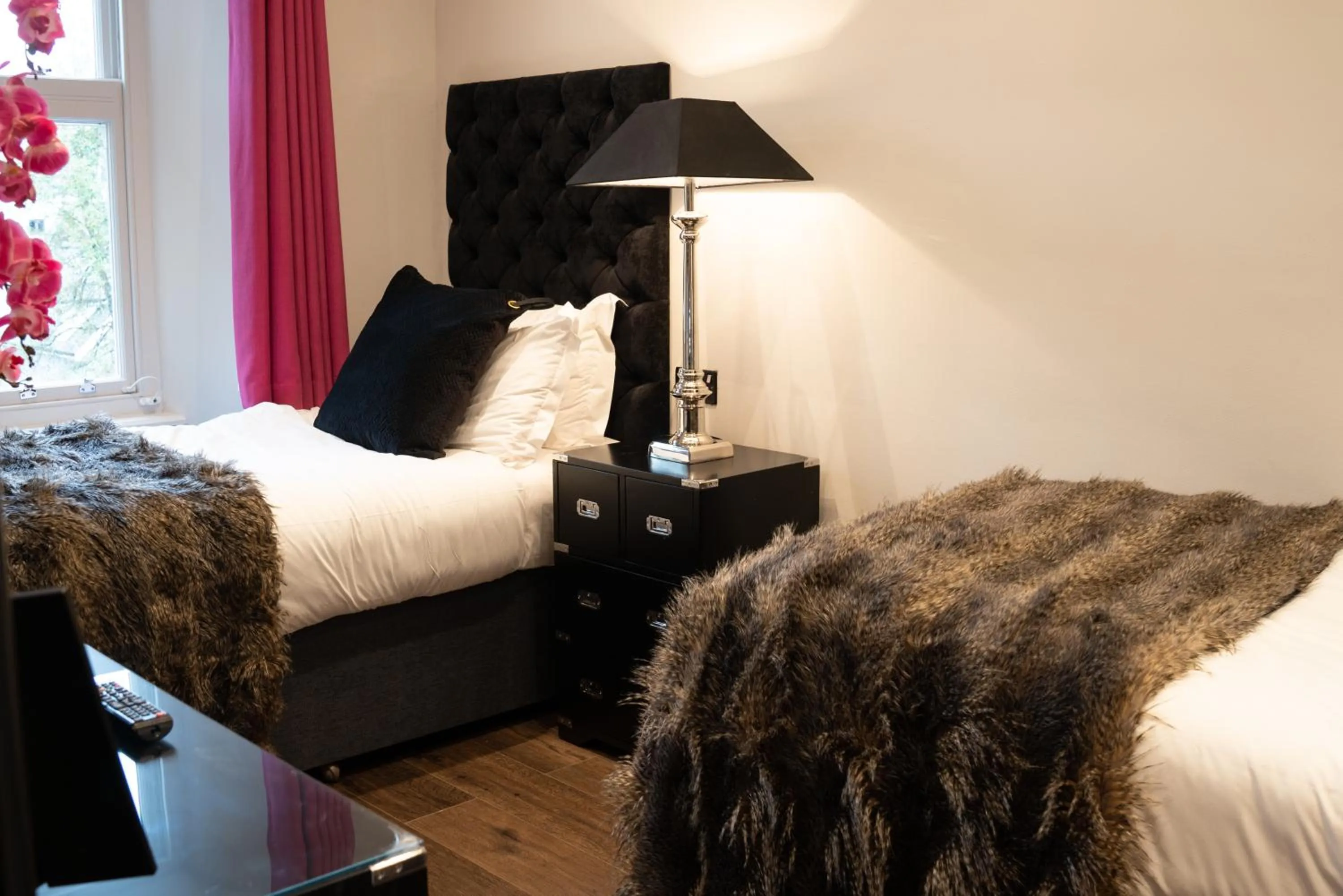 Bedroom, Bed in Kotel Windermere