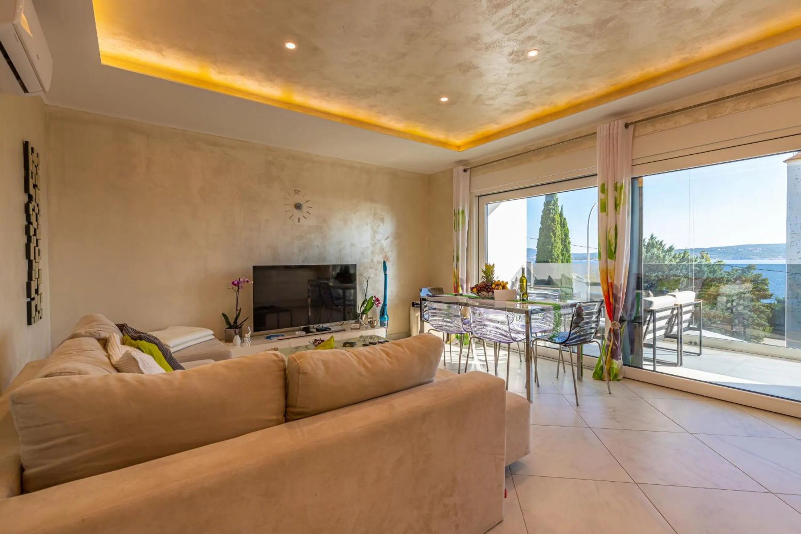 Communal lounge/ TV room in Apartment Rippl II