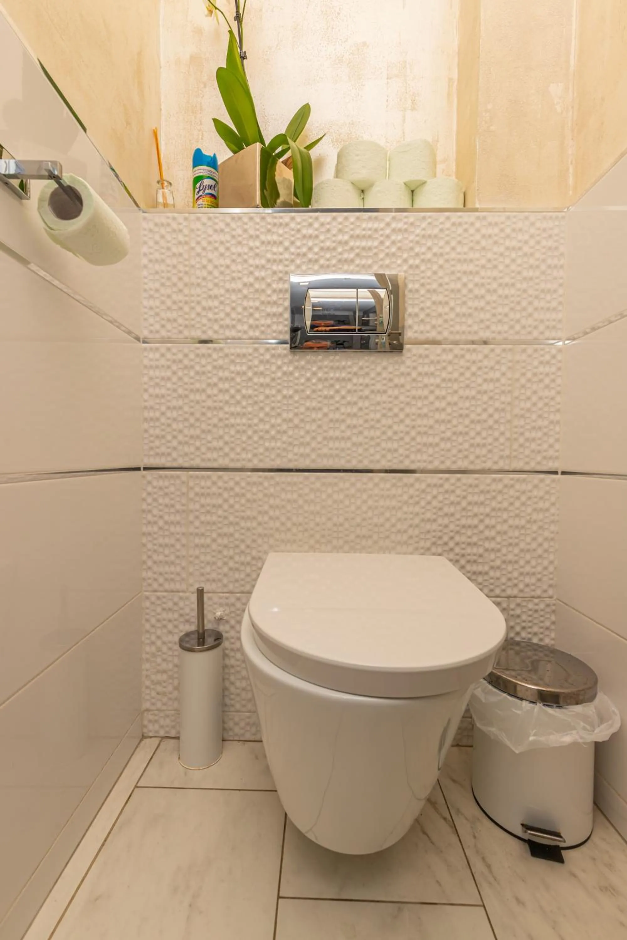 Toilet in Apartment Rippl II