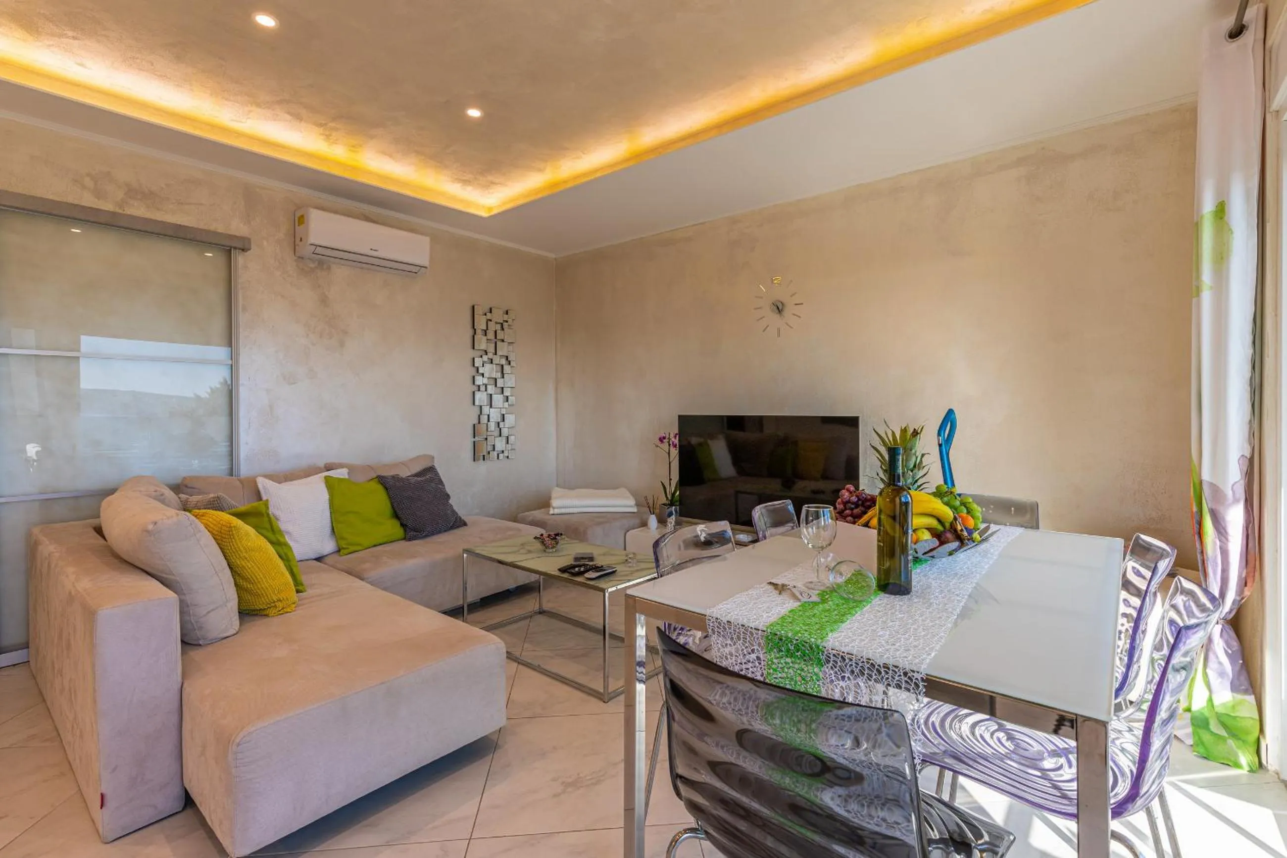 Communal lounge/ TV room in Apartment Rippl II