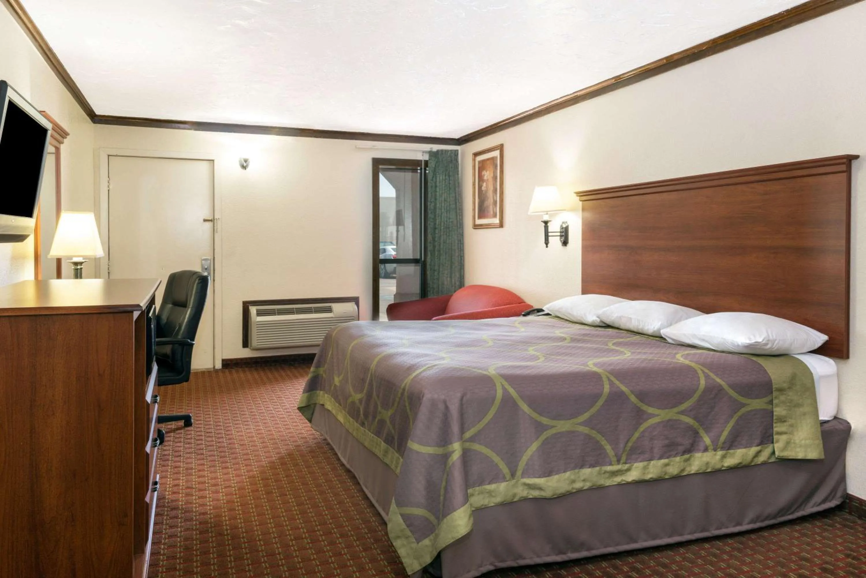 Photo of the whole room, Bed in Super 8 by Wyndham Enid