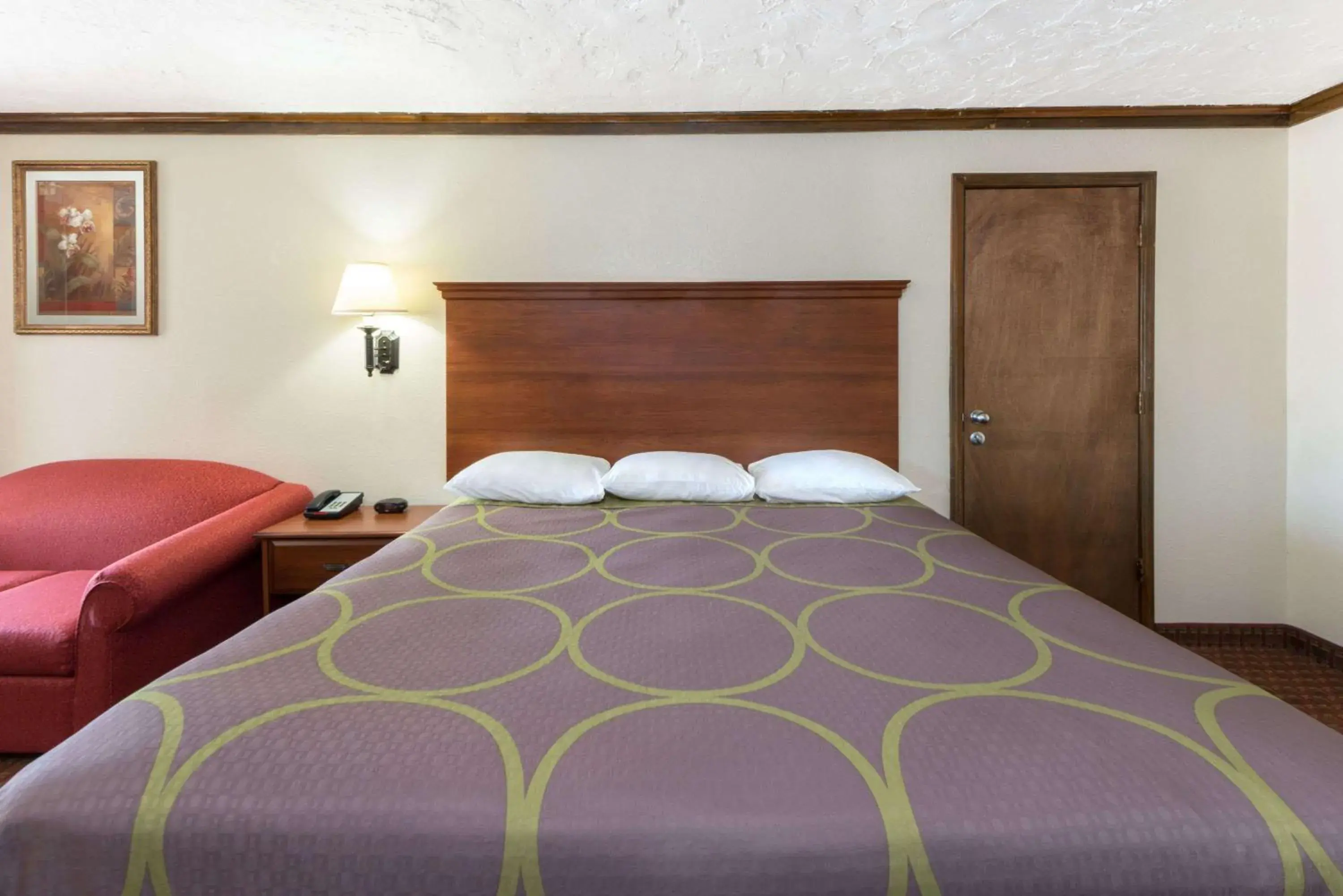 Photo of the whole room, Bed in Super 8 by Wyndham Enid Photo of the whole room, Bed in Super 8 by Wyndham Enid