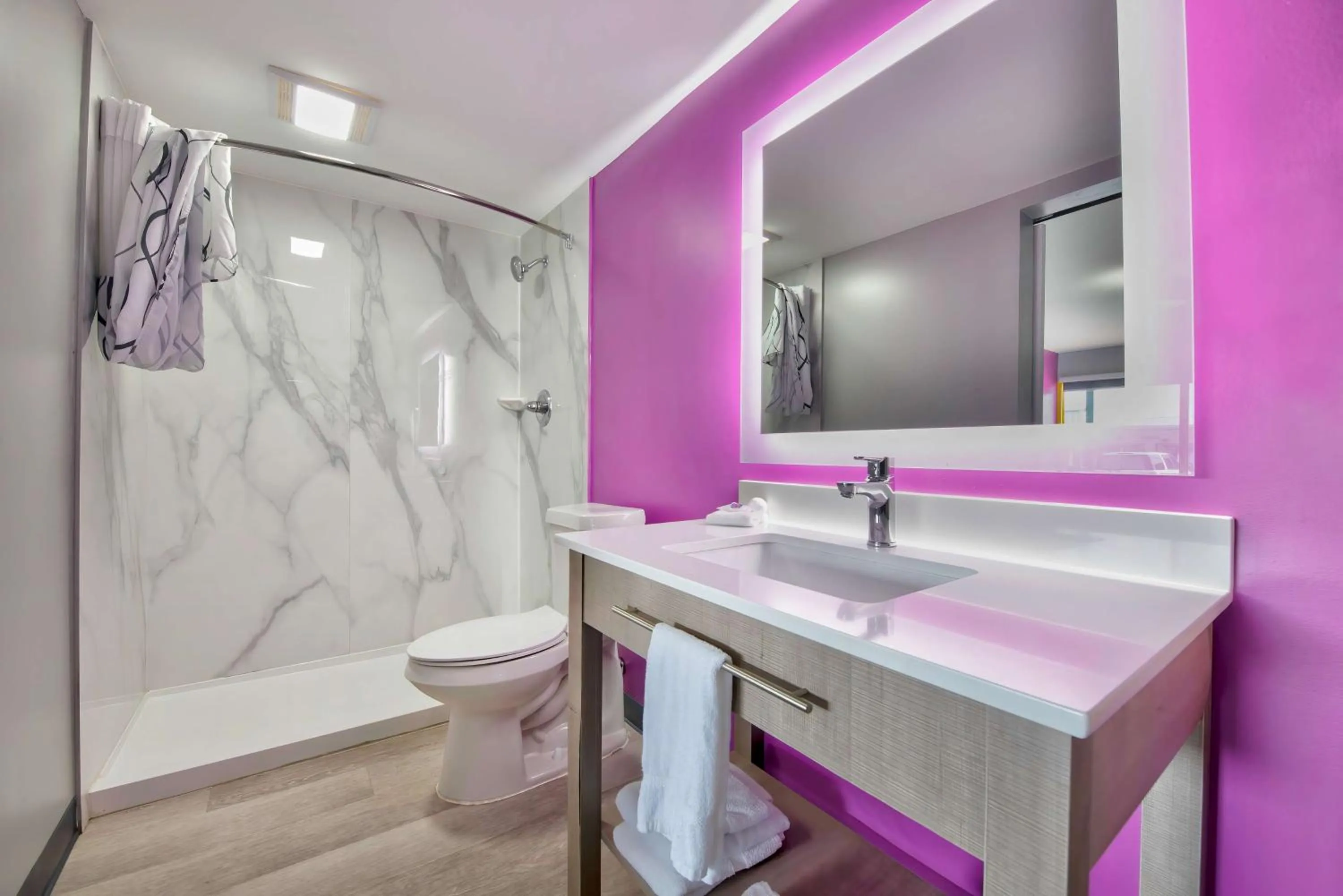 Bathroom in Motel 6 Tuscaloosa AL University