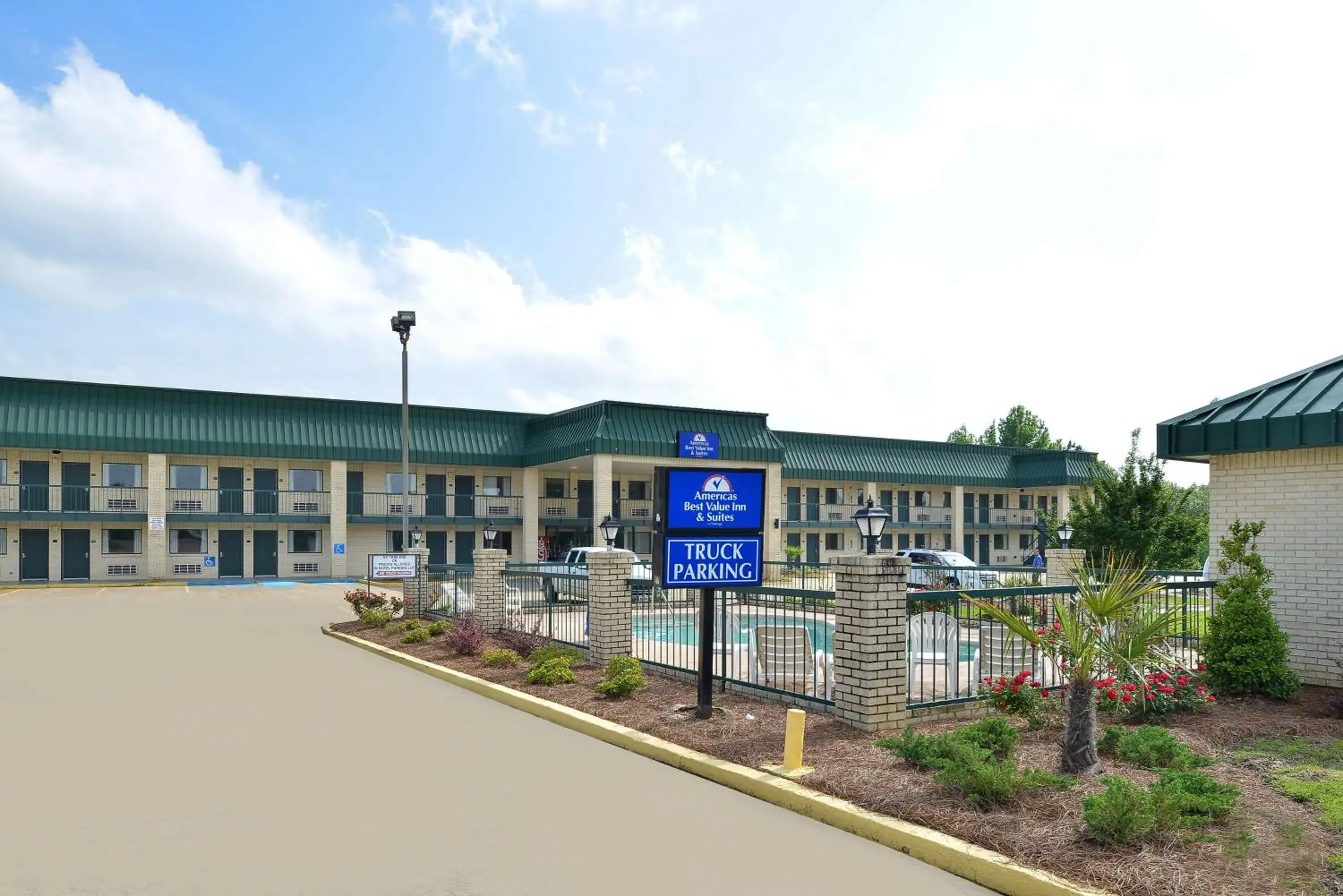 Property building in Americas Best Value Inn Winona Property building in Americas Best Value Inn Winona