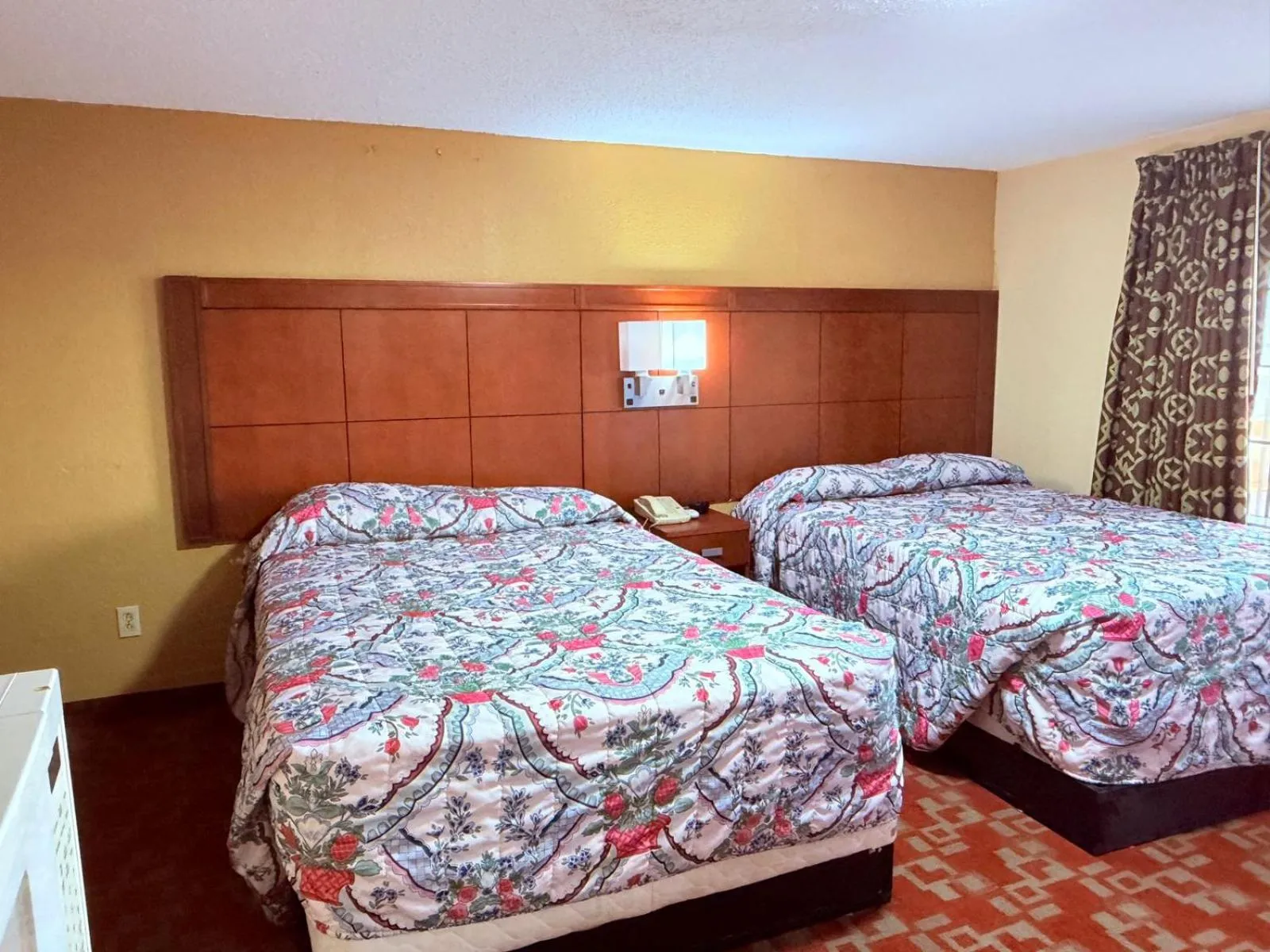 Economy 2 Queen Beds Smoking in Aloha Inn McAllen Airport near Medical center Tx